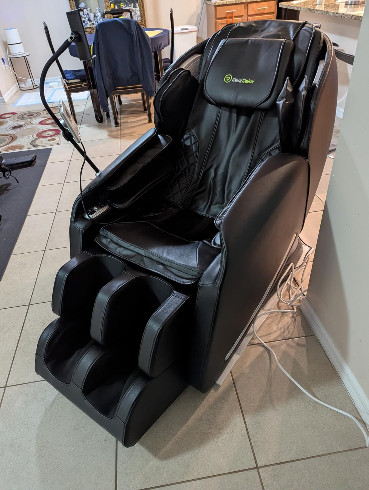 Real Relax 2026 Massage Chair Full Body, Zero Gravity SL-Track Shiatsu Massage Recliner with Upgraded Phone Controller and Holder, APP Control, Child Lock, Pause Button and Led Light, Favor-06, Black customer photo 2