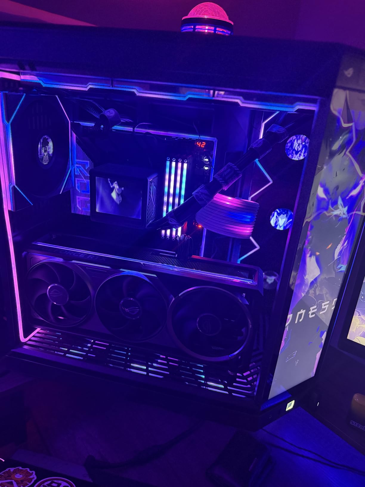 Hyte Y70 Upgraded Modern Aesthetic Dual Chamber Panoramic Tempered Glass Mid-Tower ATX Computer Gaming Case with PCIE 4.0 Riser Cable Included, Black customer photo 1
