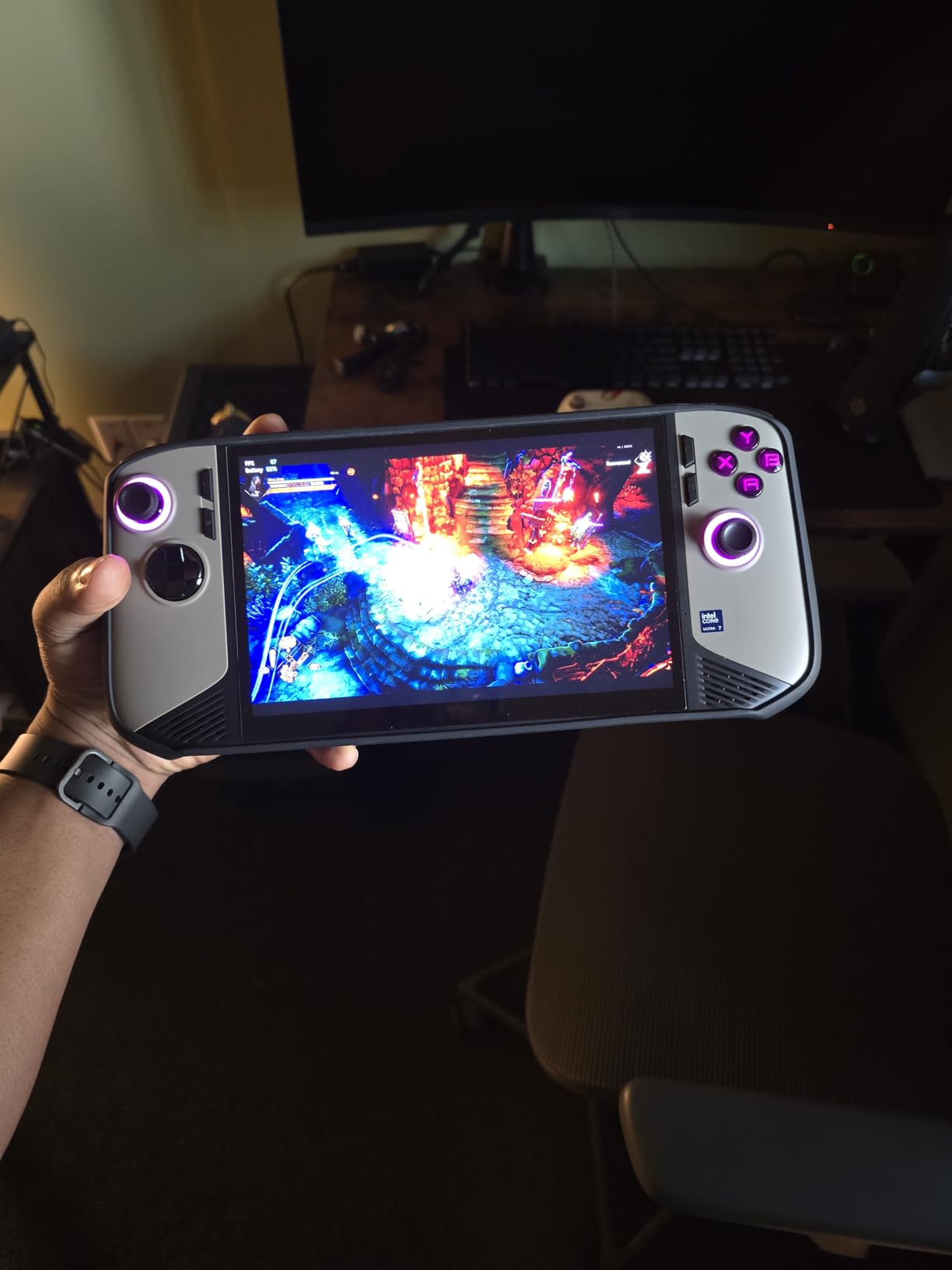 MSI Claw PC Gaming Handheld: Intel Ultra 5-135H, 7