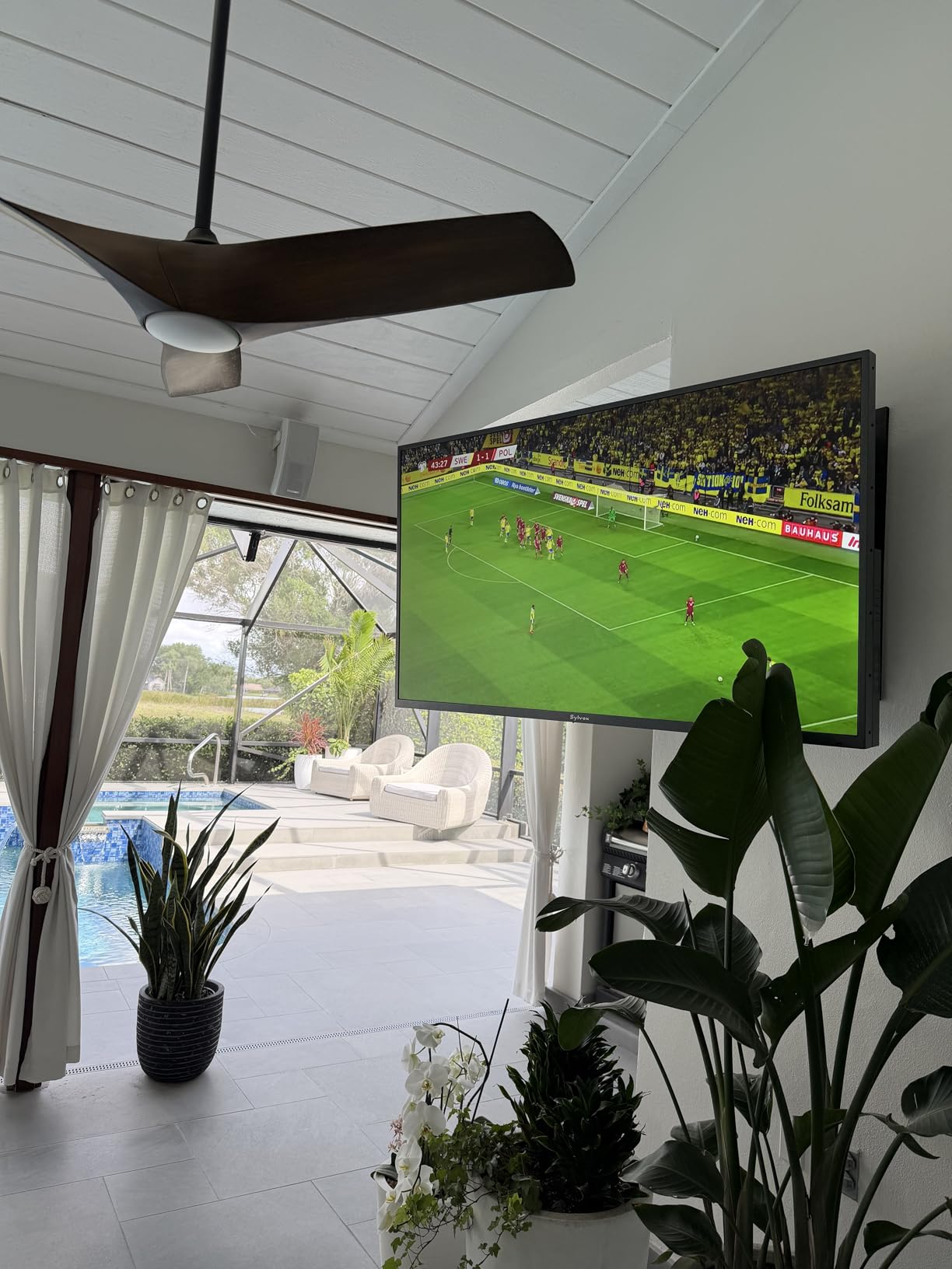 SYLVOX Outdoor TV, 55 inch Waterproof Smart Outdoor TVs, 4K, HDR 10, Weatherproof,1000nits, Voice Assistant Remote, for Partial Sun Area(Deck Pro 3.0, Latest Model) customer photo 2