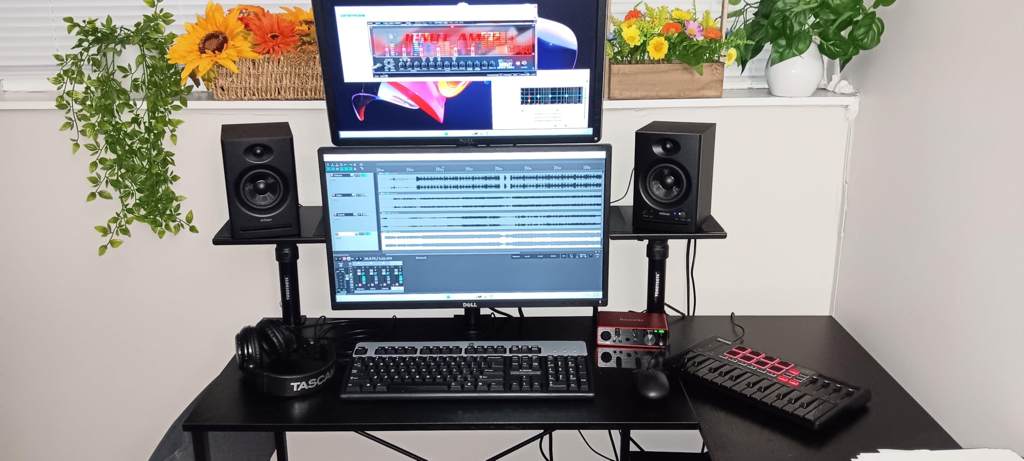 Donner DMK 25 Pro - 25 Key USB-C MIDI Keyboard with 8 Drum Pads, OLED Display, 16 Smart Scales, Arpeggio customer photo 1