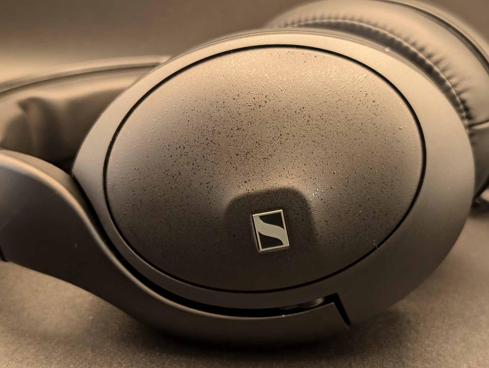 Sennheiser HD 620S Closed-Back Over-Ear Audiophile Headphones - Natural Spatial Imaging, Low Distortion, Comfortable All-Day Design customer photo 1