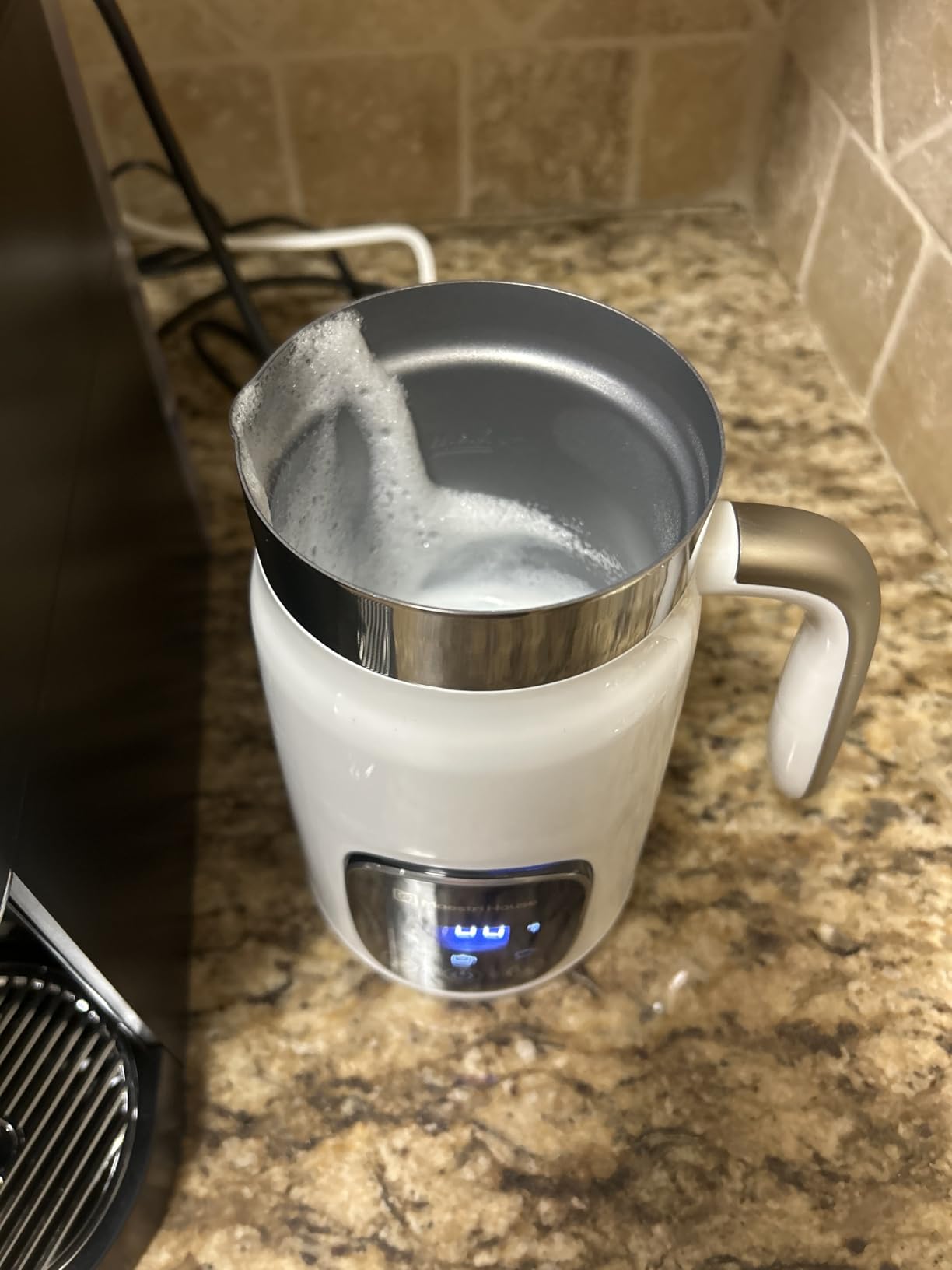 Maestri House Milk Frother, Variable Temp and Froth Thickness DualFro 400 Milk Frother and Steamer, 14.1OZ/400ML Smart Touch Control Foam Maker, Memory Function for Latte, Warm Milk, Hot Chocolate customer photo 2