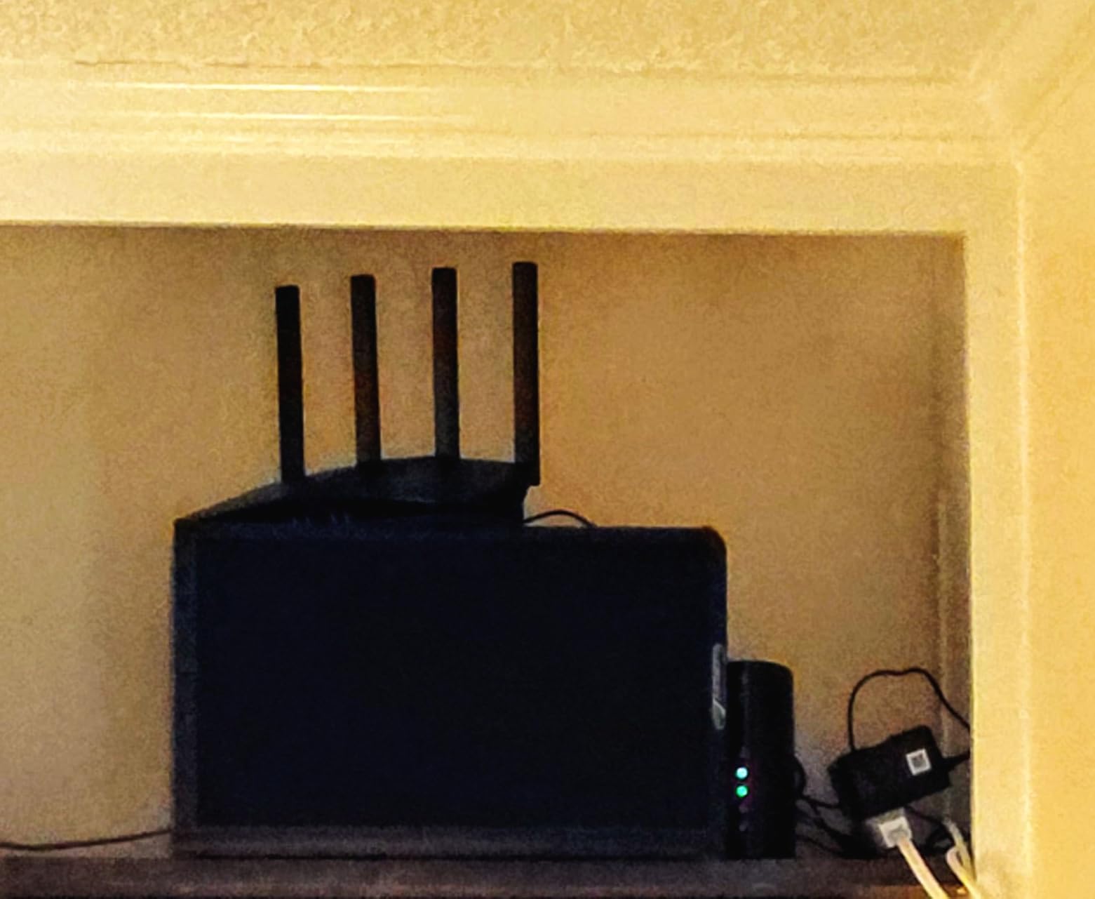 ASUS RT-BE82U Dual-Band WiFi 7 (802.11be) Smart AiMesh Extendable Router, 6500 Mbps, Five 2.5GbE Ports, 4096-QAM, Up to 3 SSIDs for IoT Devices, Parental Controls & VPNs, Advanced Network Security customer photo 1