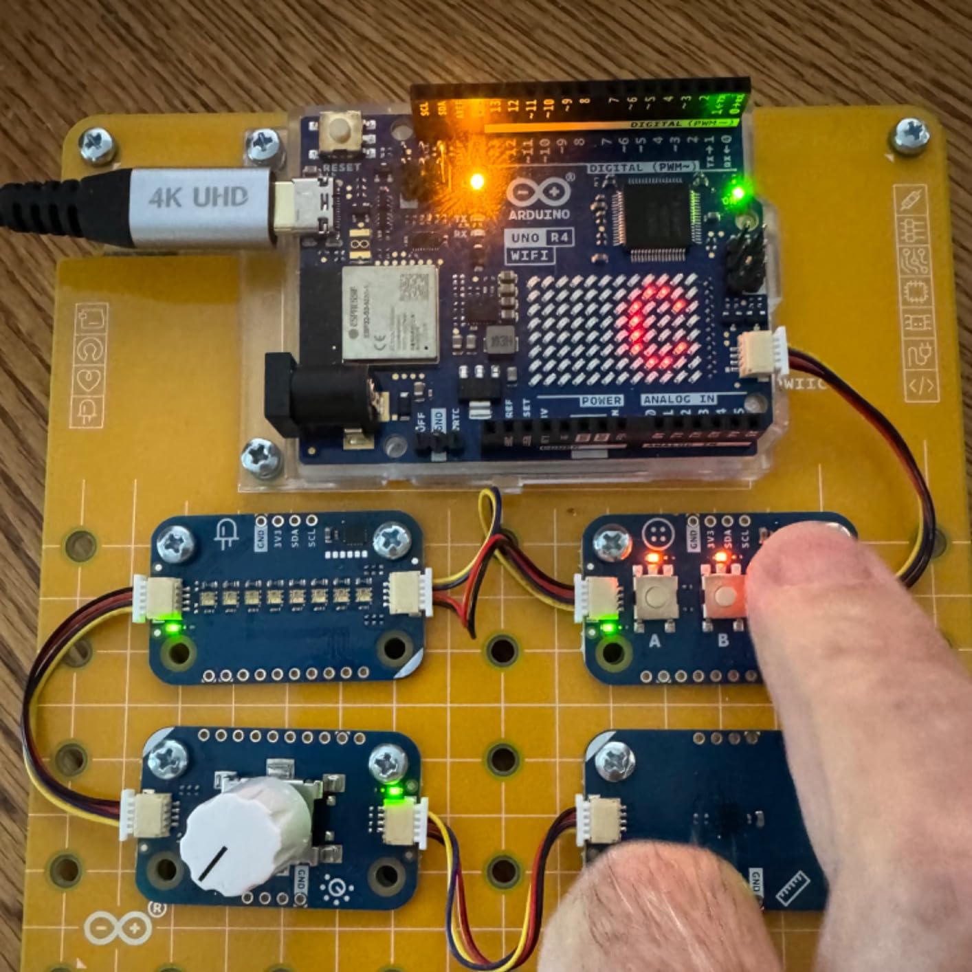 Arduino Official Plug and Make Kit [AKX00069] - Ultimate Starter Kit for Beginners | Build Connected Projects Easily customer photo 1