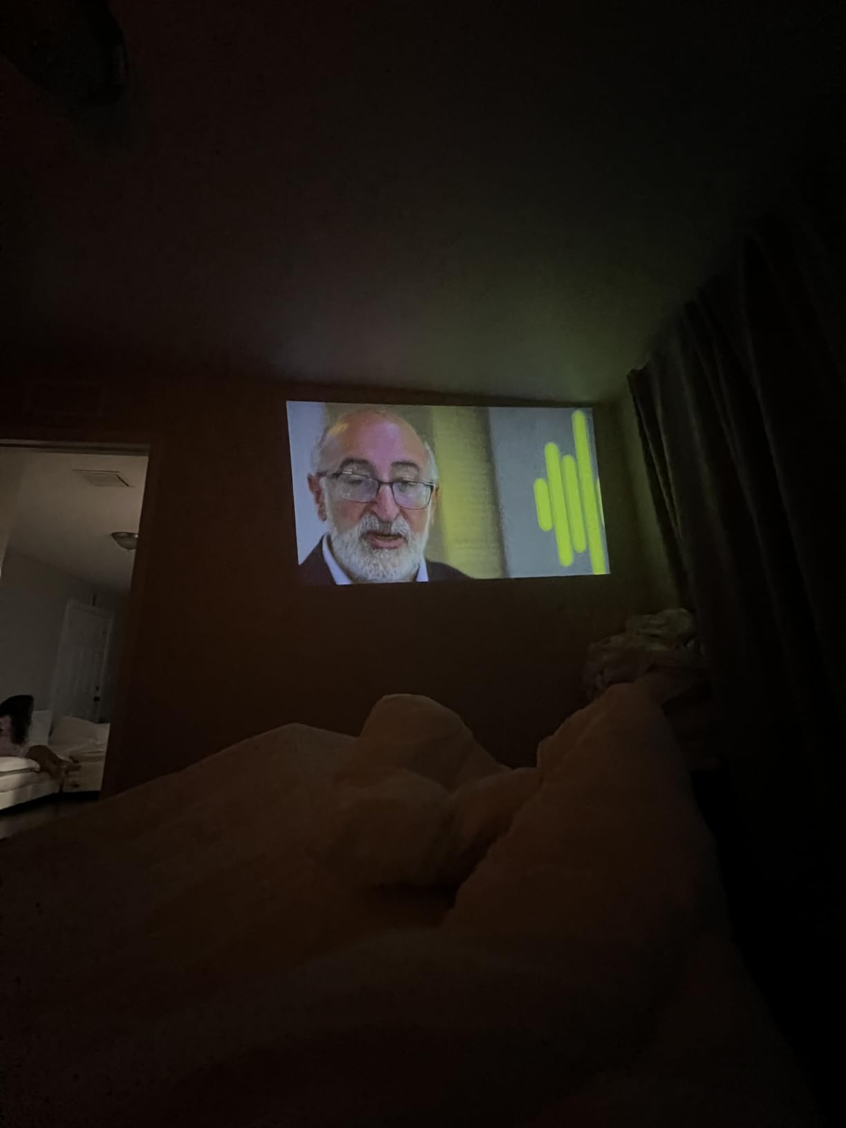 Kodak Ultra Mini Portable Projector - 1080p HD support Black LED DLP Rechargeable Pico Projector customer photo 1