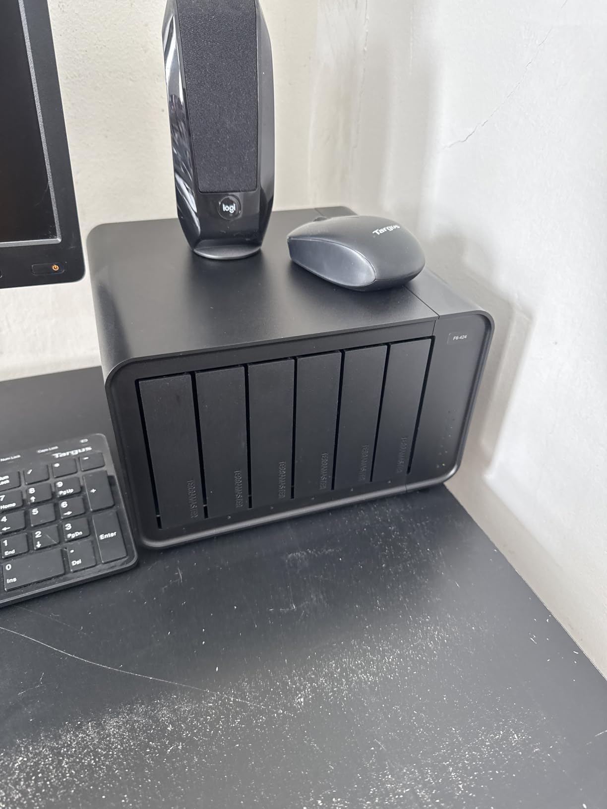 TERRAMASTER F6-424 NAS Storage 6Bay (Diskless) customer photo 1