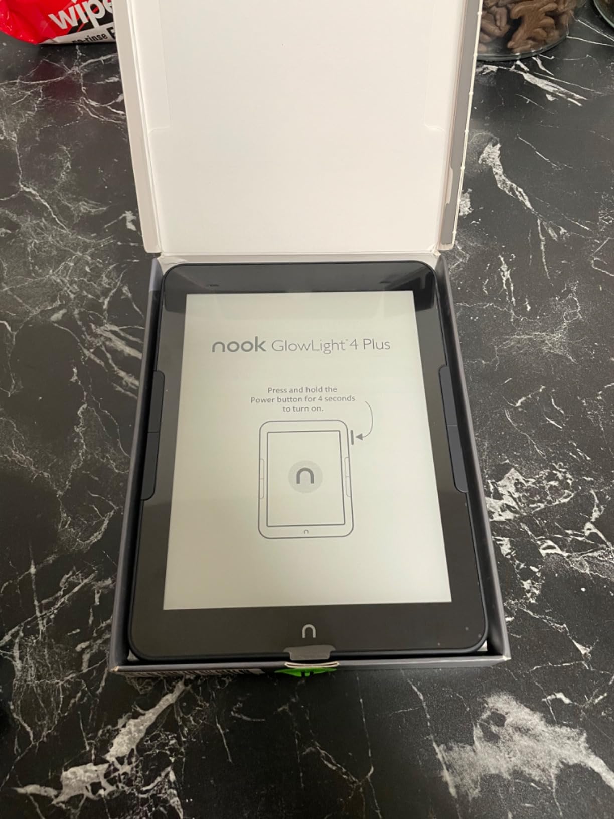 Barnes & Noble NOOK GlowLight 4 Plus eReader - 7.8-inch 32GB Waterproof (Renewed) customer photo 1