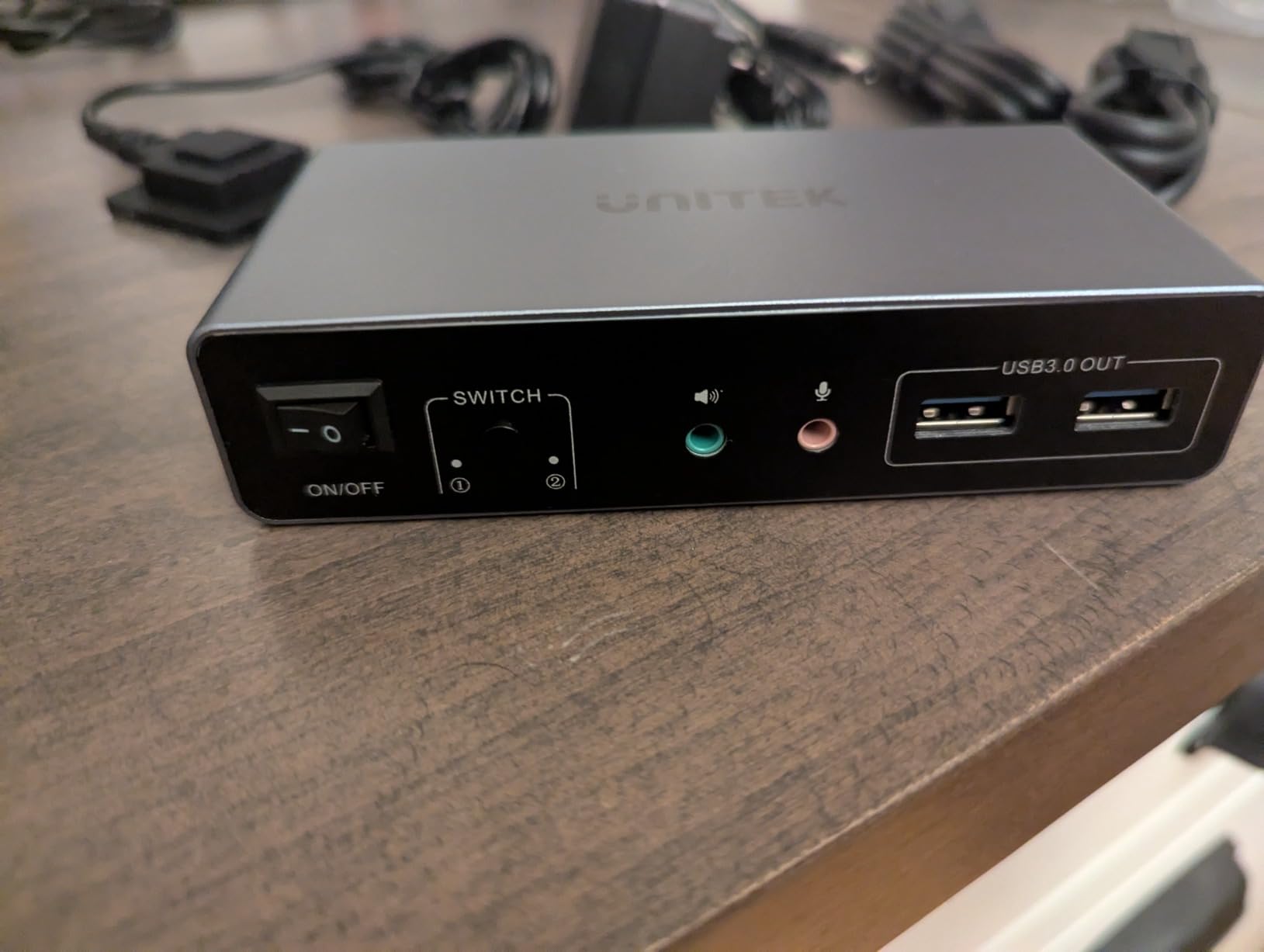 Unitek KVM Switch 2 Monitors 2 Computers 4K@60Hz HDMI+Displayport Dual Monitor KVM Switches 3 USB Ports for Sharing Keyboard Mouse Hard Drives Mic Headset 2 USB-B Cable DC 5V Adapter Controller customer photo 1