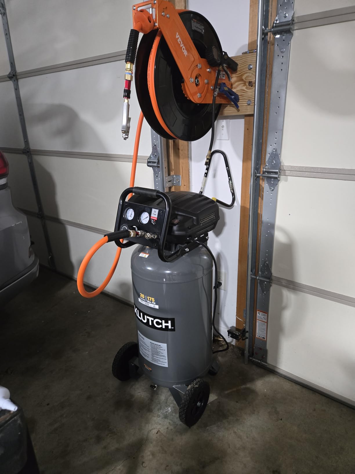 Klutch 60-Gallon Single-Stage Vertical Air Compressor, 3.7 HP, 230 Volts, Cast Iron Oil-Lubricated Pump customer photo 1