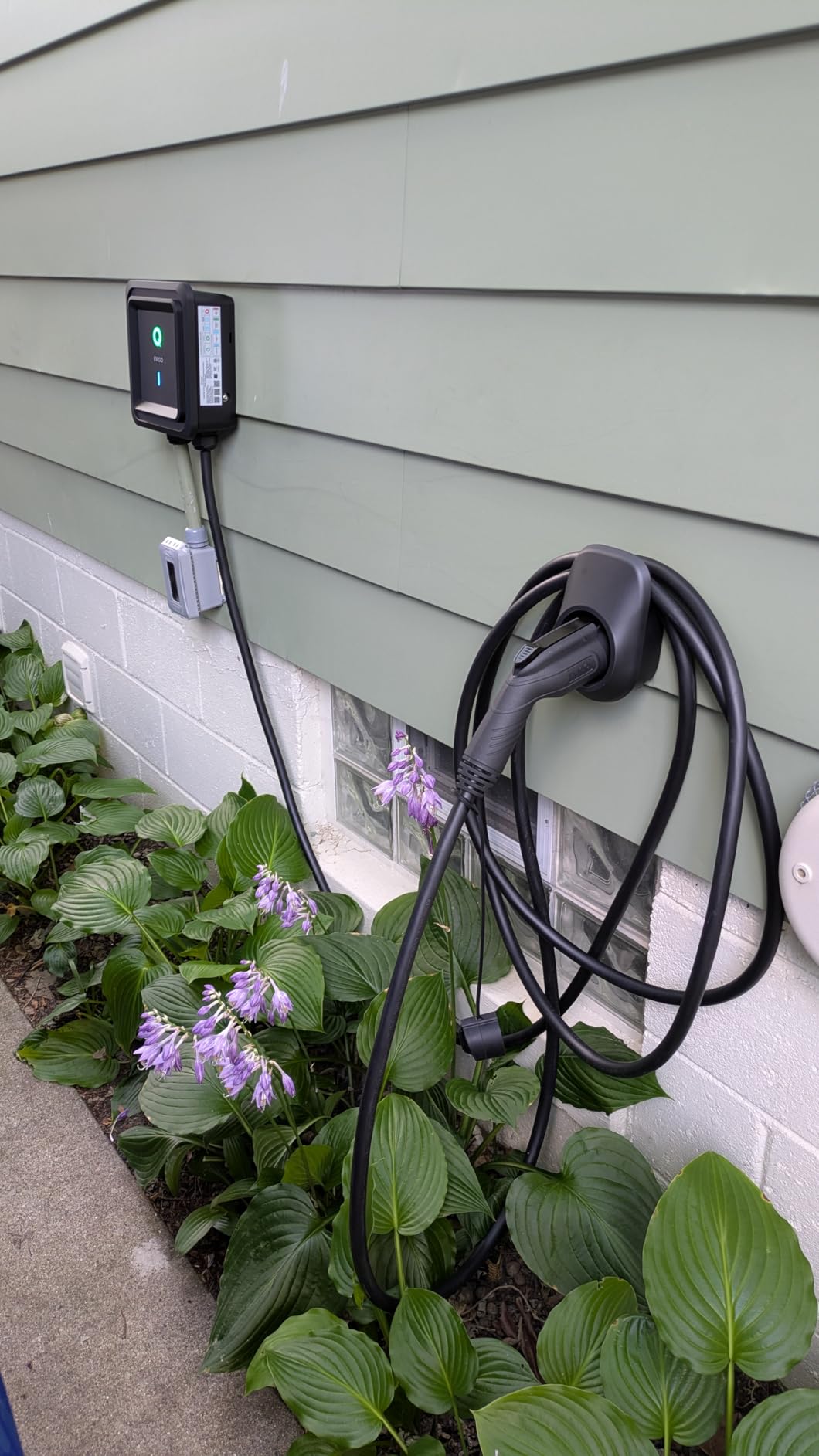 EVIQO Level 2 EV Charger, 40 Amp, J1772 for Non-Tesla EVs, 25ft Cable, WiFi (2.4GHz) Smart App, Weatherproof Indoor/Outdoor (IP66, NEMA 4), UL & ETL Certified, NEMA 14-50 Plug-in 240V, 9.6kW customer photo 1