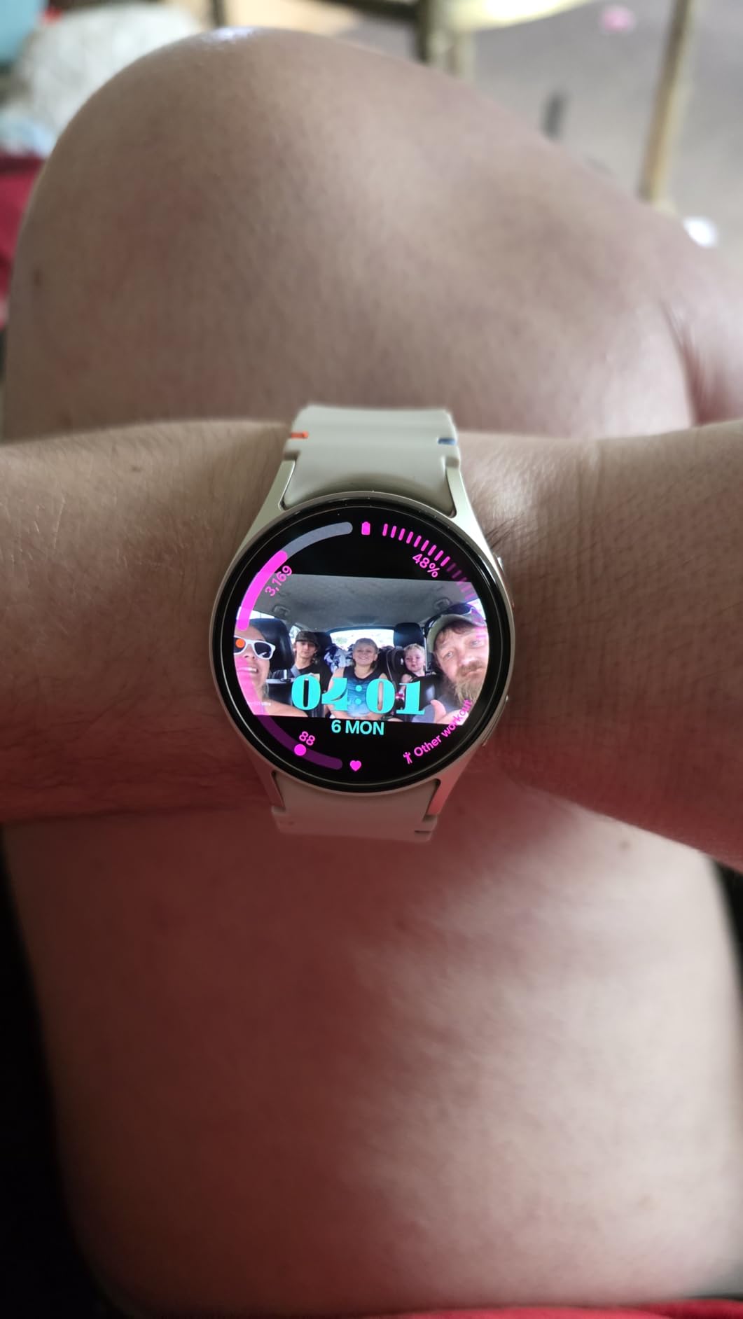 SAMSUNG Galaxy Watch 7 40mm Bluetooth AI Smartwatch w/Energy Score, Wellness Tips, Heart Rate Tracking, Sleep Monitor, Fitness Tracker, 2024, SM-L300NZECXAA Cream (Renewed) customer photo 2