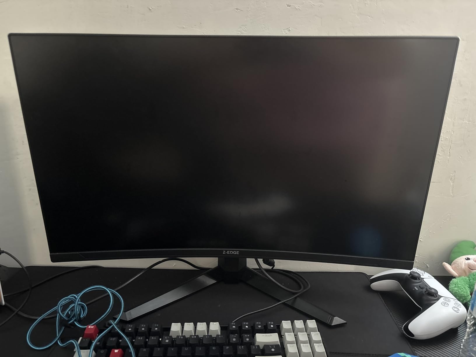 Z-Edge 27 inch Curved Gaming Monitor, FHD 1080P 300Hz 280Hz 240Hz Curved Monitor 1500R Computer Monitor, MPRT 1ms Monitor, FreeSync, Low Blue Light, UG27S 2X DP and 2X HDMI customer photo 1