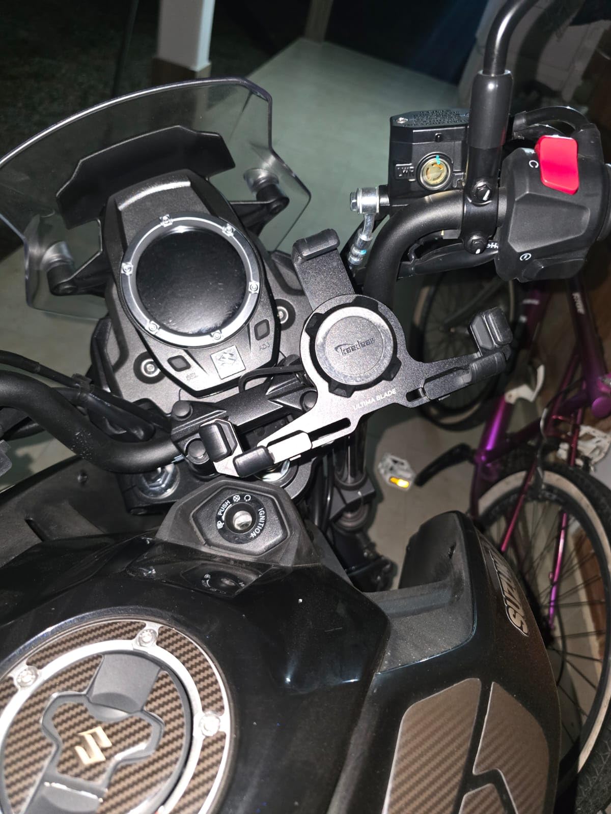Kaedear Premium Motorcycle Phone Mount, Ql Wireless Charging, Aluminum, Anti-Vibrations, USB Charging, Quick Release Button, Durable, Anti-Theft Mount, Ultima Blade KDR-M27PA-BK (Black) customer photo 1