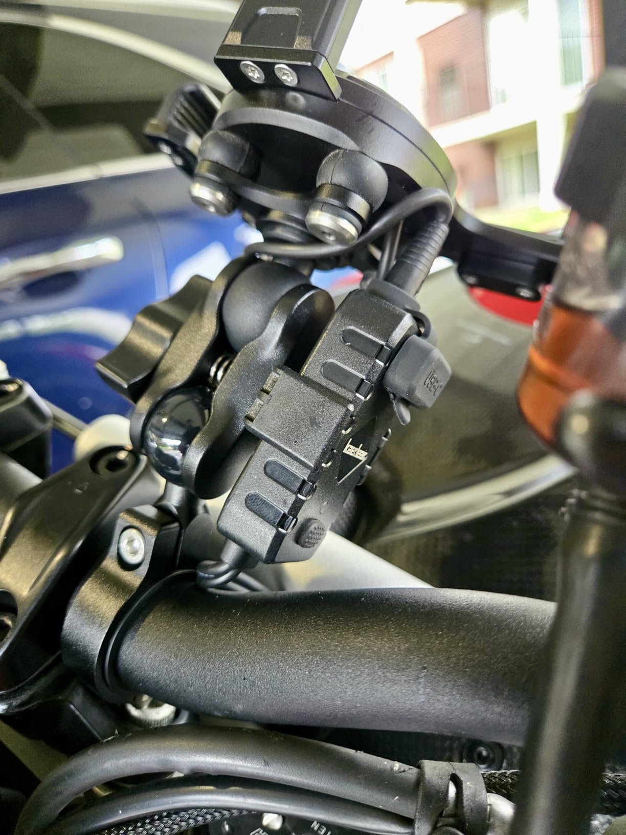 Kaedear Premium Motorcycle Phone Mount, Ql Wireless Charging, Aluminum, Anti-Vibrations, USB Charging, Quick Release Button, Durable, Anti-Theft Mount, Ultima Blade KDR-M27PA-BK (Black) customer photo 2