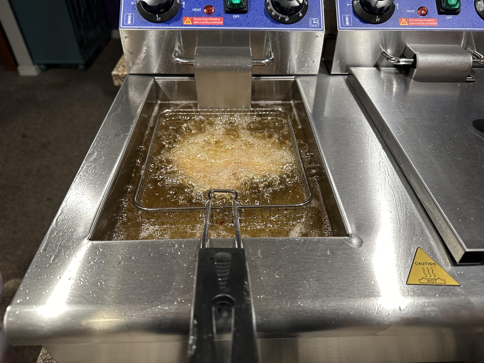 VEVOR Commercial Deep Fryer, 1500W Electric Countertop Fryer with Basket, 11.6Qt / 11L Stainless Steel Single Oil Fryer with Time & Temp Control, Overheat Protection, for Kitchen Restaurant Use customer photo 2