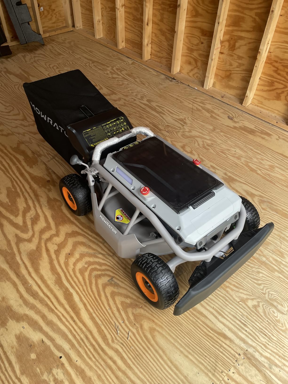 S1 4WD 18Ah Remote Control Lawn Mower, All-Season Yard Care, 75% (37°) Slope Climbing, with Leaf Shredding Vacuum, 21