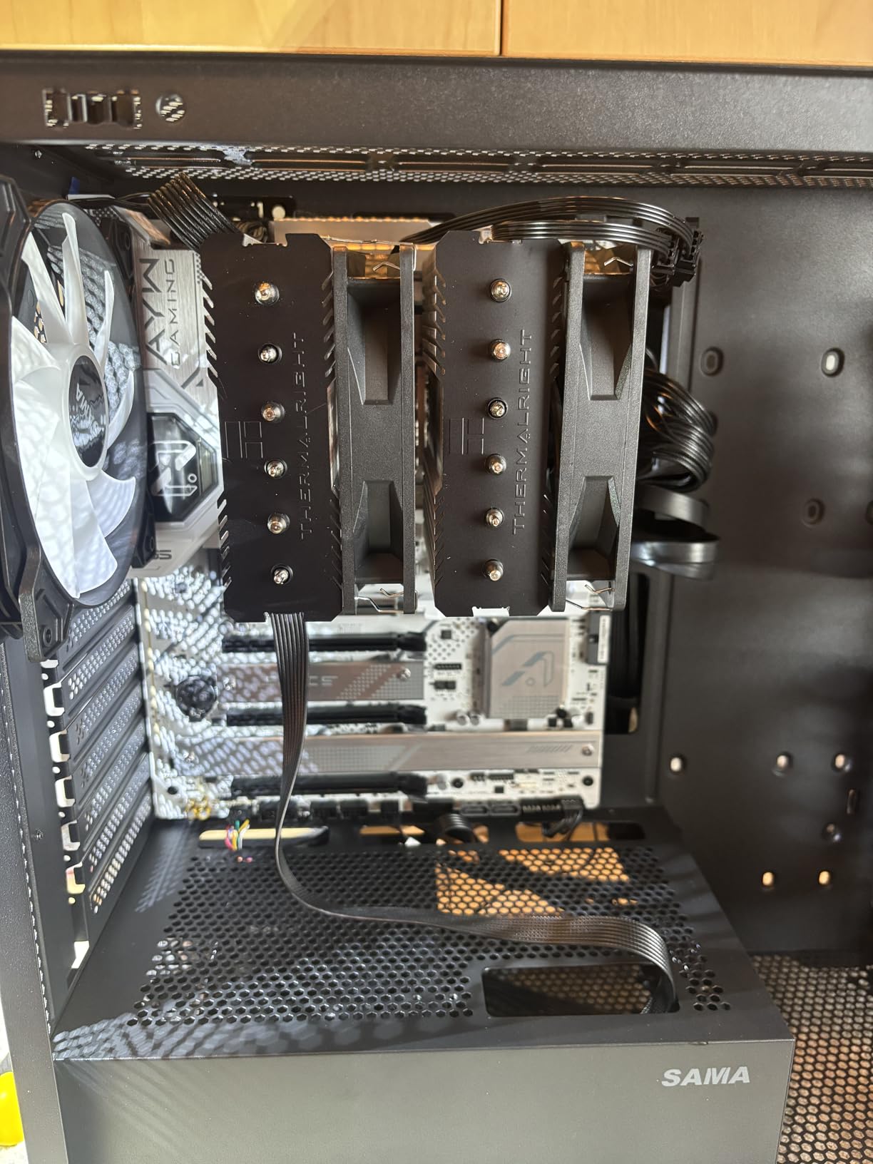 SAMA S40 Mid Tower ATX PC Case - High-Airflow Mesh Design, 4x120mm ARGB PWM Fans, Tempered Glass Panel, USB-C, RTX 4090 Ready Gaming Case (Black) customer photo 2