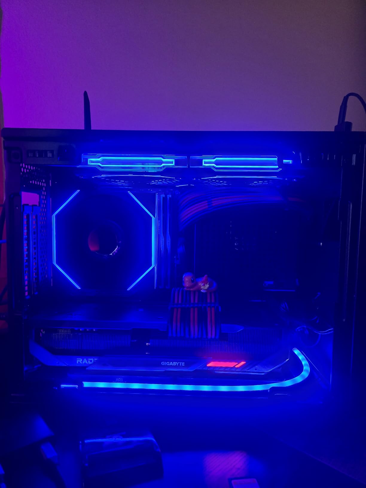 Gigabyte Radeon RX 9070 XT Gaming OC 16G Graphics Card - 16 GB GDDR6, 256 Bit, PCI-E 5.0, 3060 MHz Core Frequency, 2 x DisplayPort, 2 x HDMI, GV-R9070XTGAMING OC-16GD customer photo 1