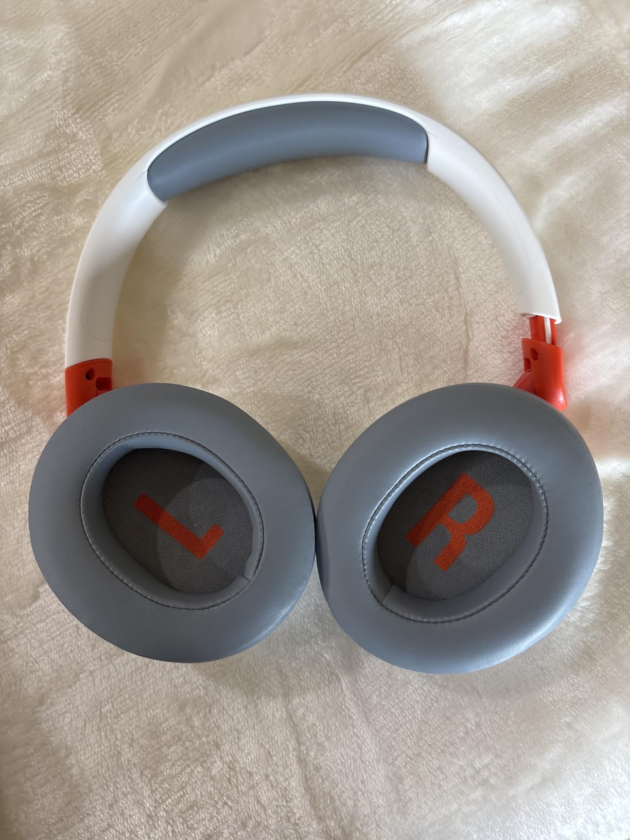 JBL Junior 470NC - Wireless Over-Ear Noise Cancelling Kids Headphones with JBL Safe Sound (<85dB), Fit for Kids, Parental Control, 50Hr Battery Life - White customer photo 1