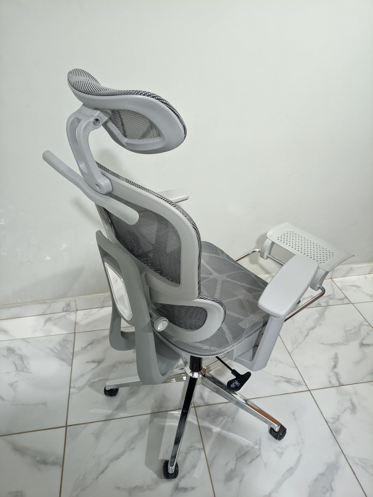 Mesh Ergonomic Office Chair with Footrest, High Back Mesh Gaming Chair with Lumbar Support, Adjustable Headrest and Armrests for Home Office Desk Chair (Modern, Black) customer photo 1