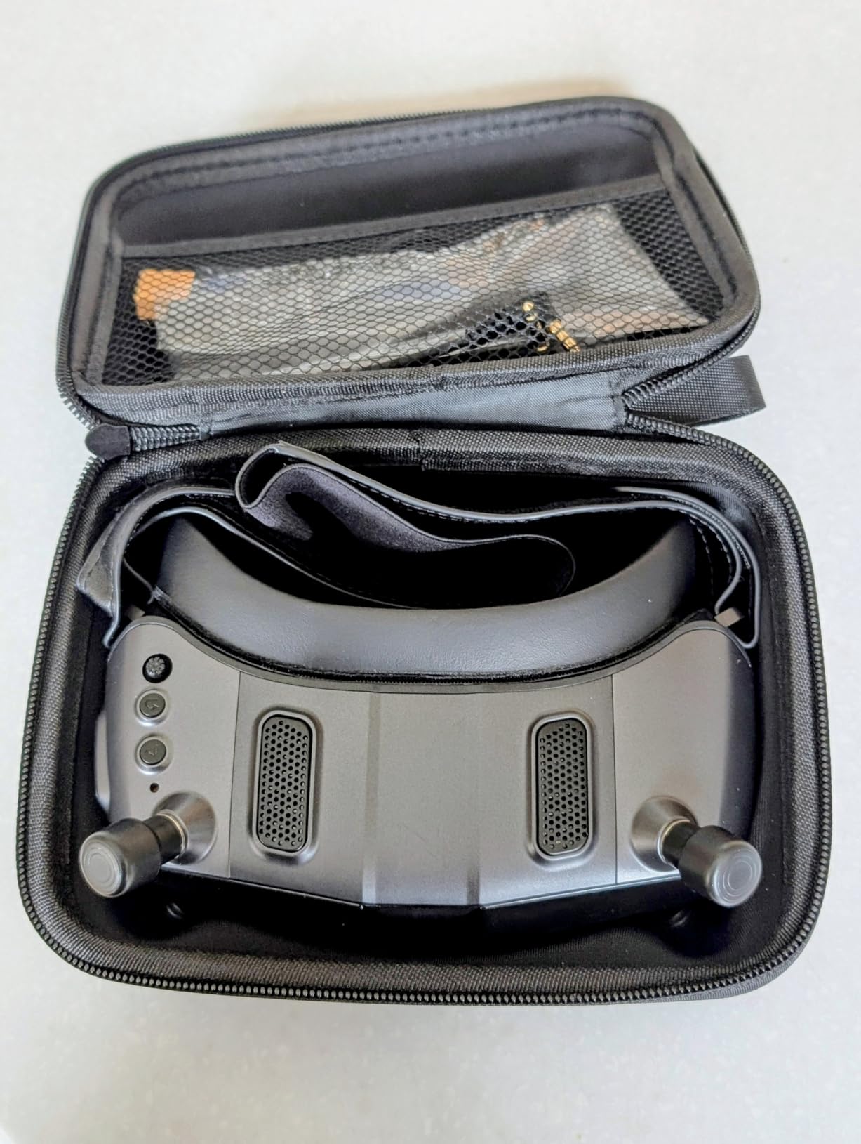CADDXFPV Walksnail Avatar HD FPV Goggles X - 1080p Ultra-Wide Screen, 50 degree FOV, Head Tracking, Immersive Flight Experience, HDMI/AV Input, Compatible FPV Drone Goggles for All Walksnail VTX Kits customer photo 2