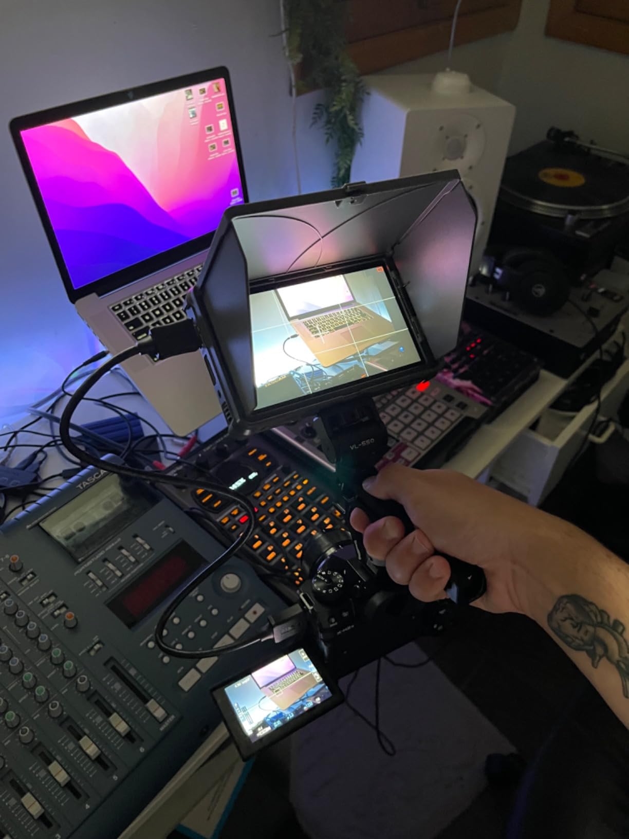 VILTROX DC-A1 Camera Monitor 7'' Touchscreen Camera Field Monitors, 2800nits 4K HDMI in/Out, DSLR External Monitor Kit Sunshade Hood, Waveform & Vectorscope, Peaking Focus Assist, 3DLUT customer photo 2