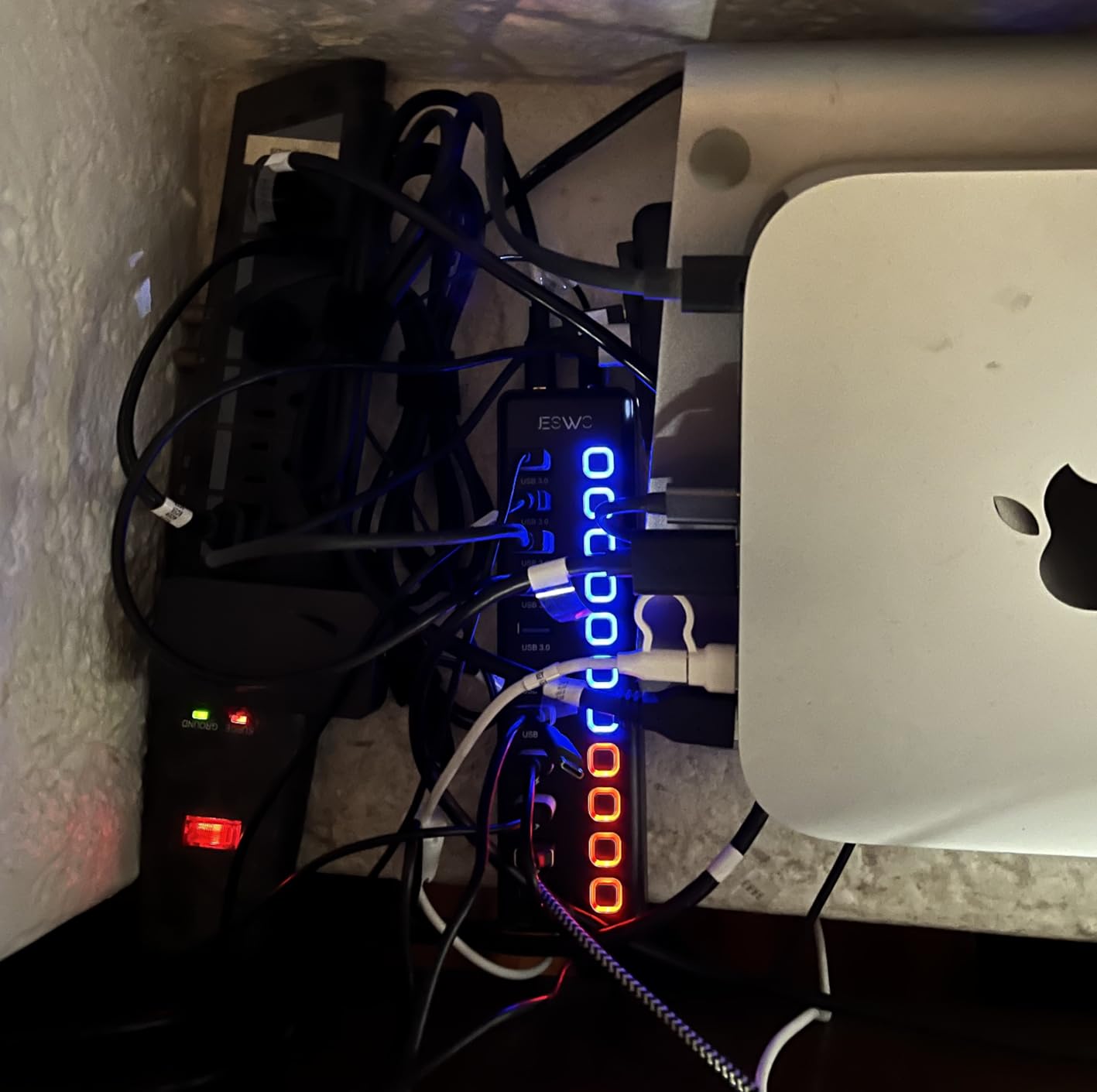 Powered USB Hub, JESWO 11 Port USB 3.0 Hub, 10 USB 3.0 Data Transfer Ports + 1 Smart Charging Port, USB Hub Powered with Individual LED On/Off Switches and 12V/3A Power Adapter customer photo 2
