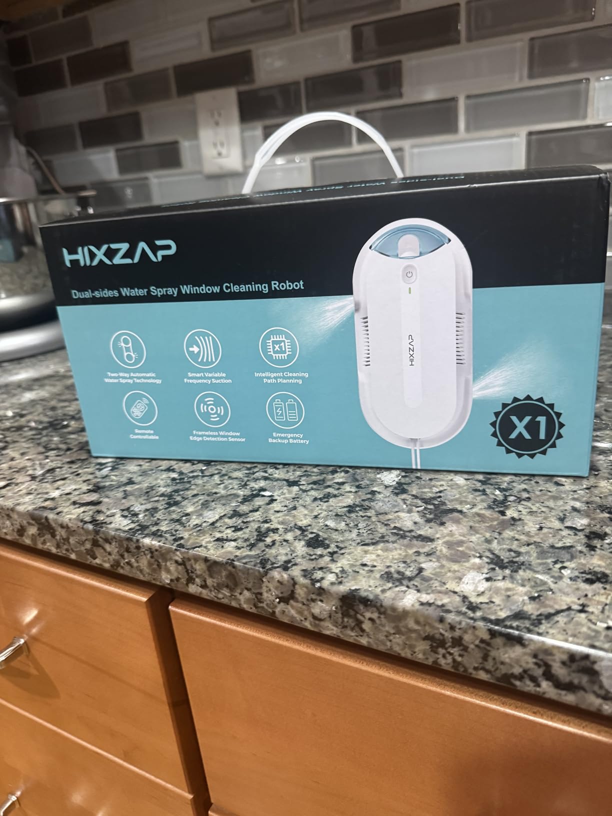 Smart Window Cleaning Robot with bidirectional ultrasonic Spray & 85ml Tank - Automatic Edge Detection, 2400-3200pa Strong Suction, Anti-Drop Protection customer photo 1