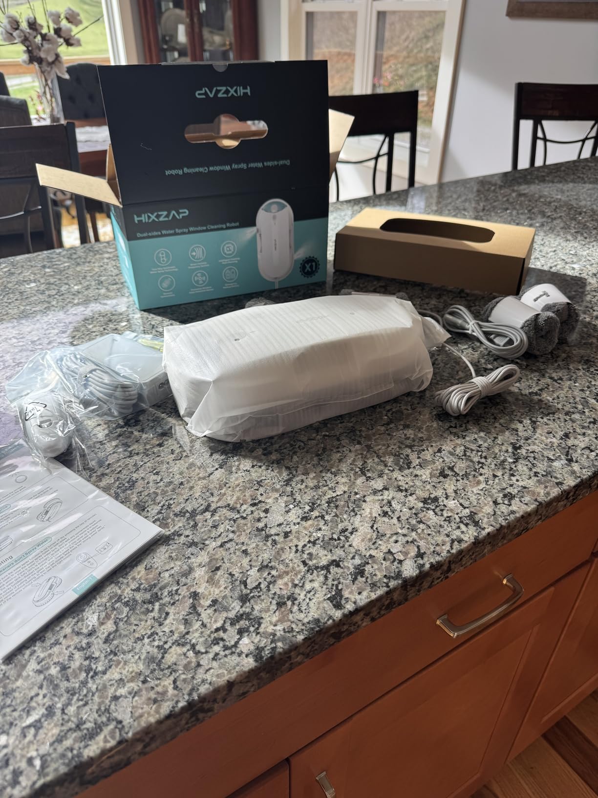Smart Window Cleaning Robot with bidirectional ultrasonic Spray & 85ml Tank - Automatic Edge Detection, 2400-3200pa Strong Suction, Anti-Drop Protection customer photo 2