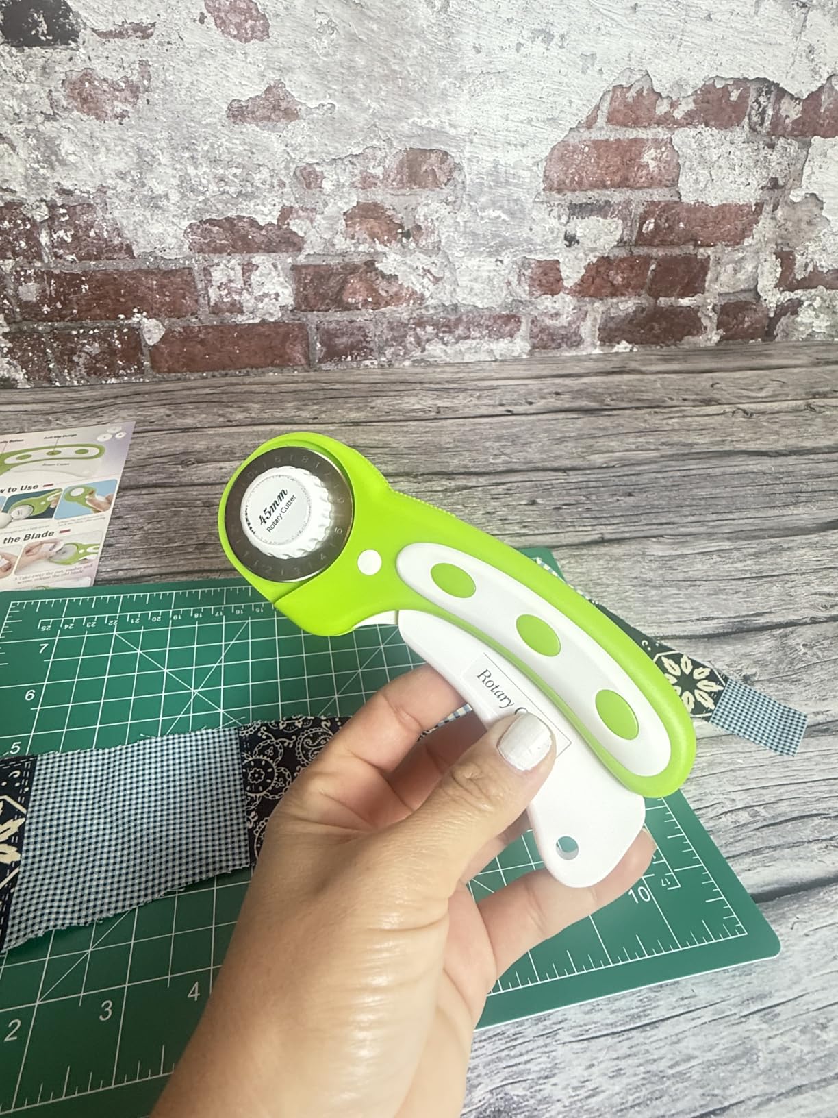 Rotary Cutter and Mat Set, Audab Self Healing Sewing Mats Shirt Cutter 45mm Fabric Cutter Wheel with 2 Blades Rotary Cutting Mat for Crafts Fabric Quilting Hobby (9