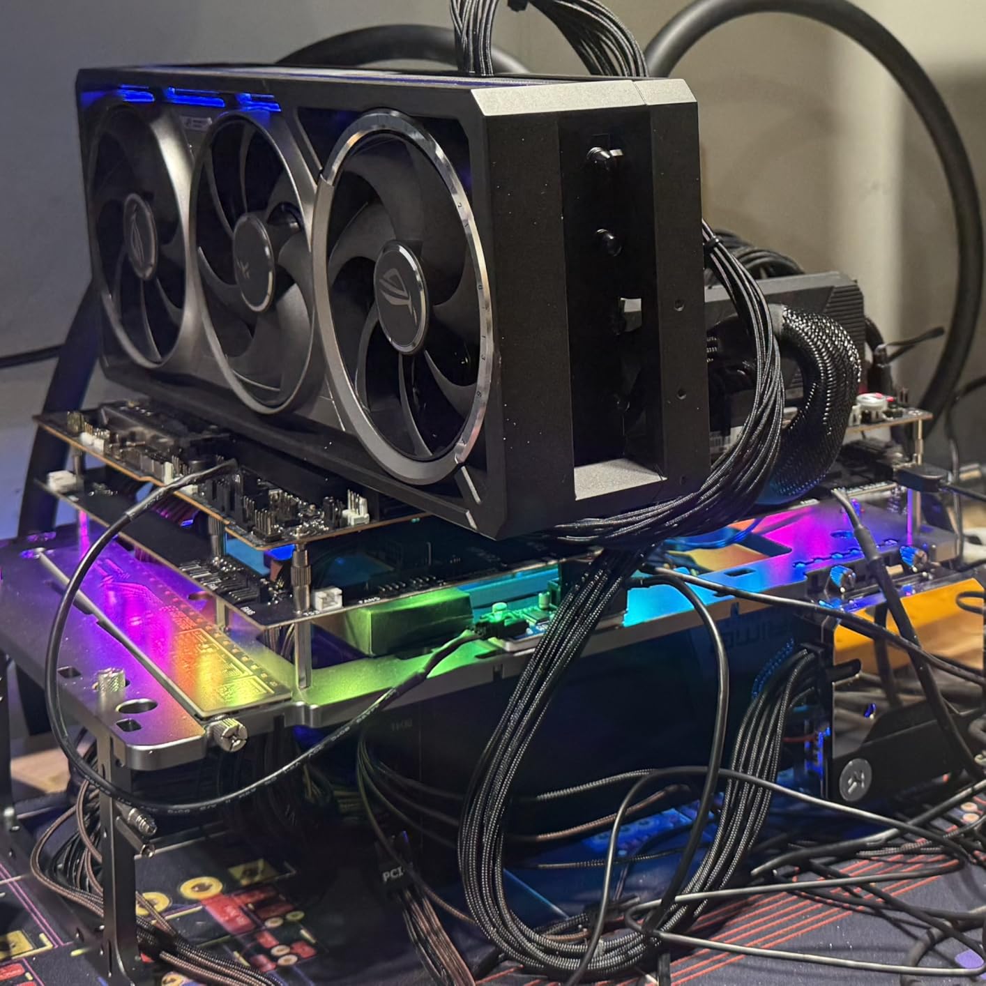 ASUS ROG Astral GeForce RTX 5090 White OC Edition Graphics Card, NVIDIA (PCIe 5.0, 32GB GDDR7, HDMI/DP 2.1, 3.8-Slot, 4-Fan Design, Axial Fans, Patented Vapor Chamber, Phase-Change GPU Thermal Pad) customer photo 2