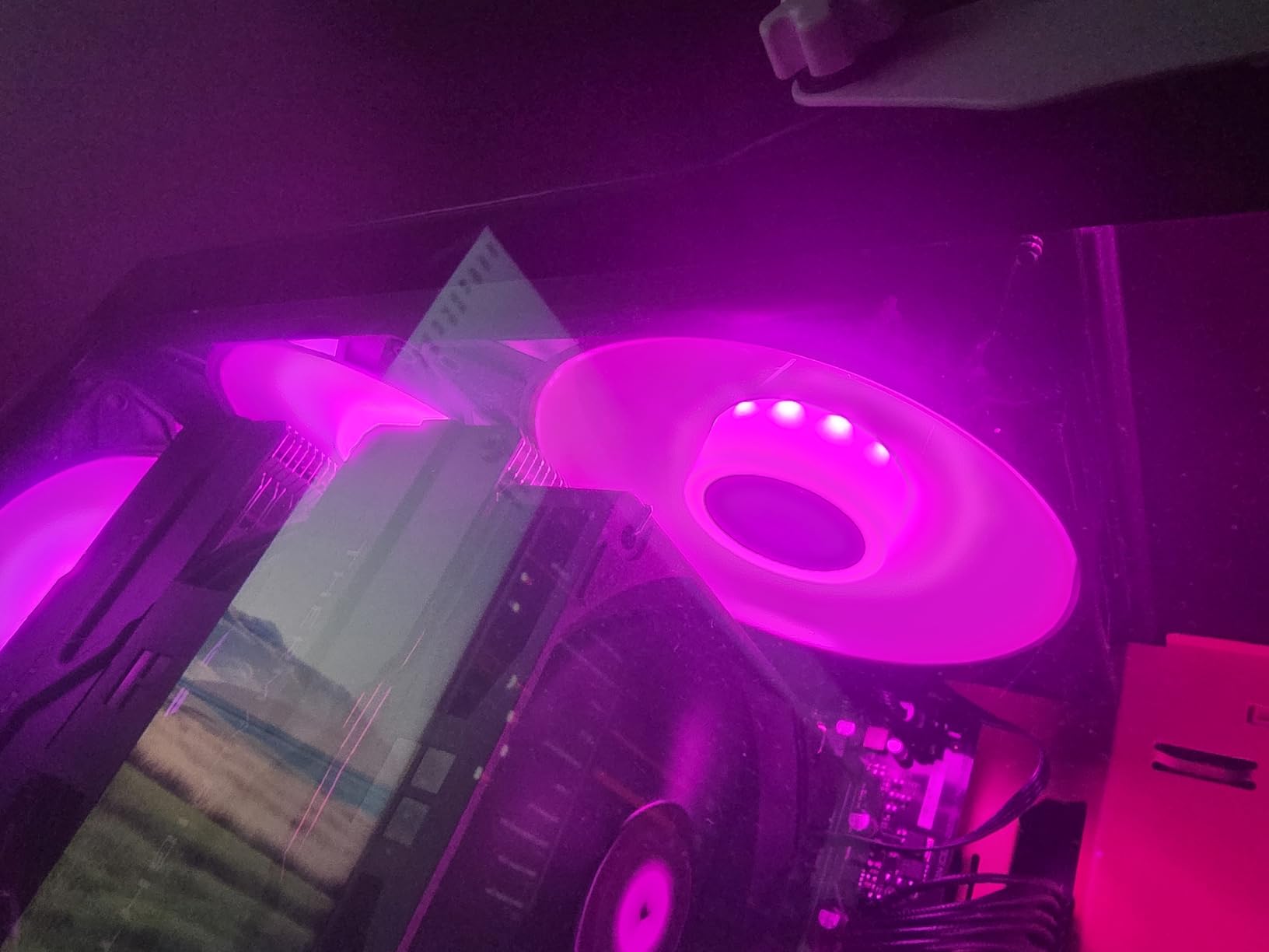 ARCTIC P14 Pro Reverse A-RGB - 3 Pack - 140 mm Premium Fan with Reverse Airflow, PWM Fan with Y Cable Splitter, 400-2650 RPM, 0 RPM <5% PWM, 5V Digital RGB, hydrodynamic Bearing, 4-Pin - Black customer photo 1