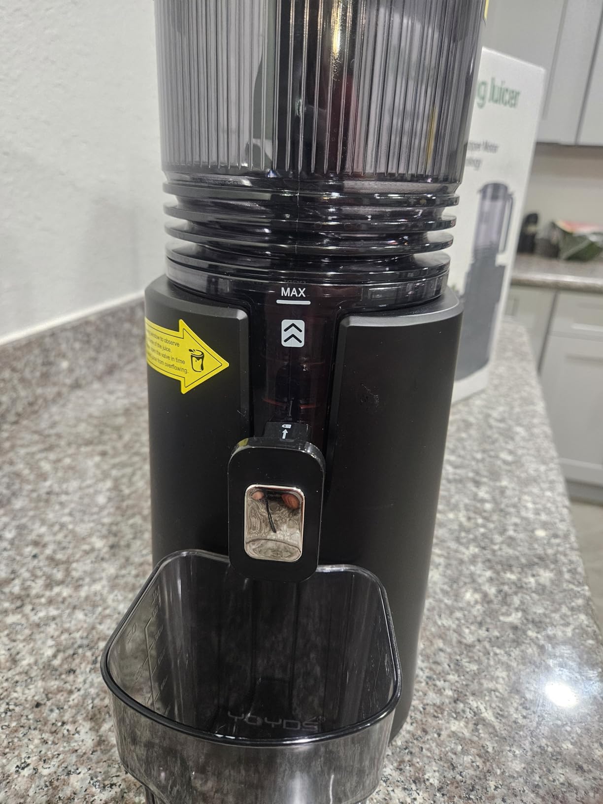 Cold Press Juicer, 5.5inch Wide Feed Chute Juicer Machine, Slow Masticating Juicer for Whole Vegetables & Fruits, Black customer photo 1