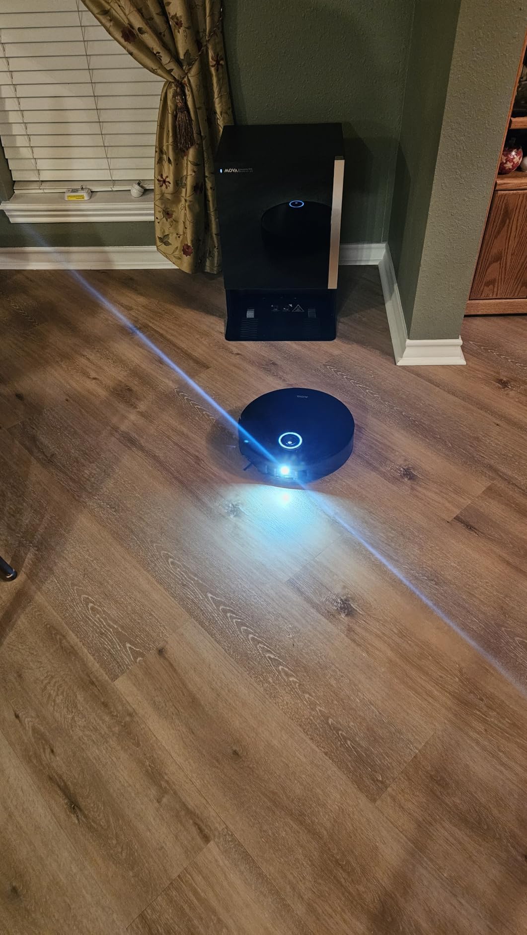 MOVA Mobius 60 Robot Vacuum and Mop, 30000Pa Suction, Auto-Interchangeable Mop Pads, Liftable Navigation with 3.15inches Obstacle Overcoming, DuoSolution System Designed for Pets customer photo 1