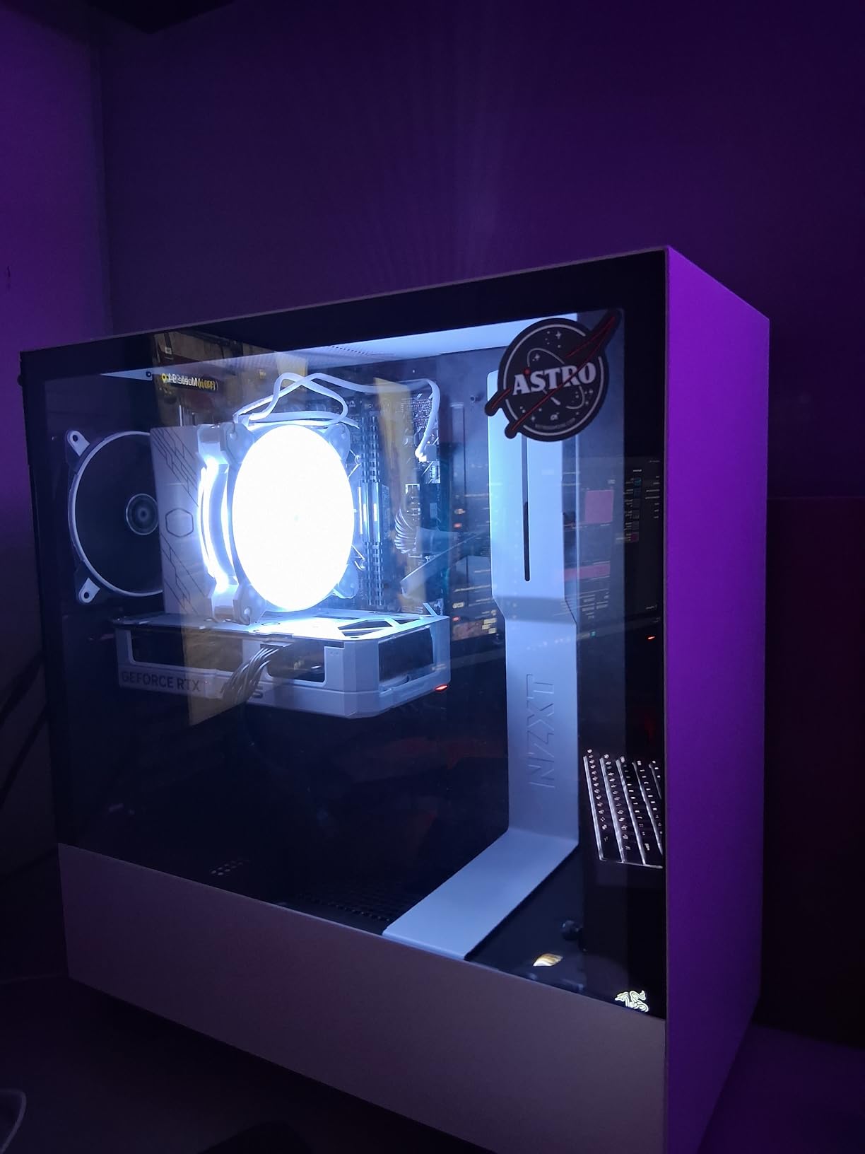 ASUS Dual GeForce RTX 5060 8GB GDDR7 White OC Edition Graphics Card, NVIDIA, Desktop (PCIe 5.0, DLSS 4, HDMI 2.1b, DisplayPort 2.1b, 2.5-Slot, Axial-tech Fan, 0dB Technology, Dual BIOS) customer photo 1
