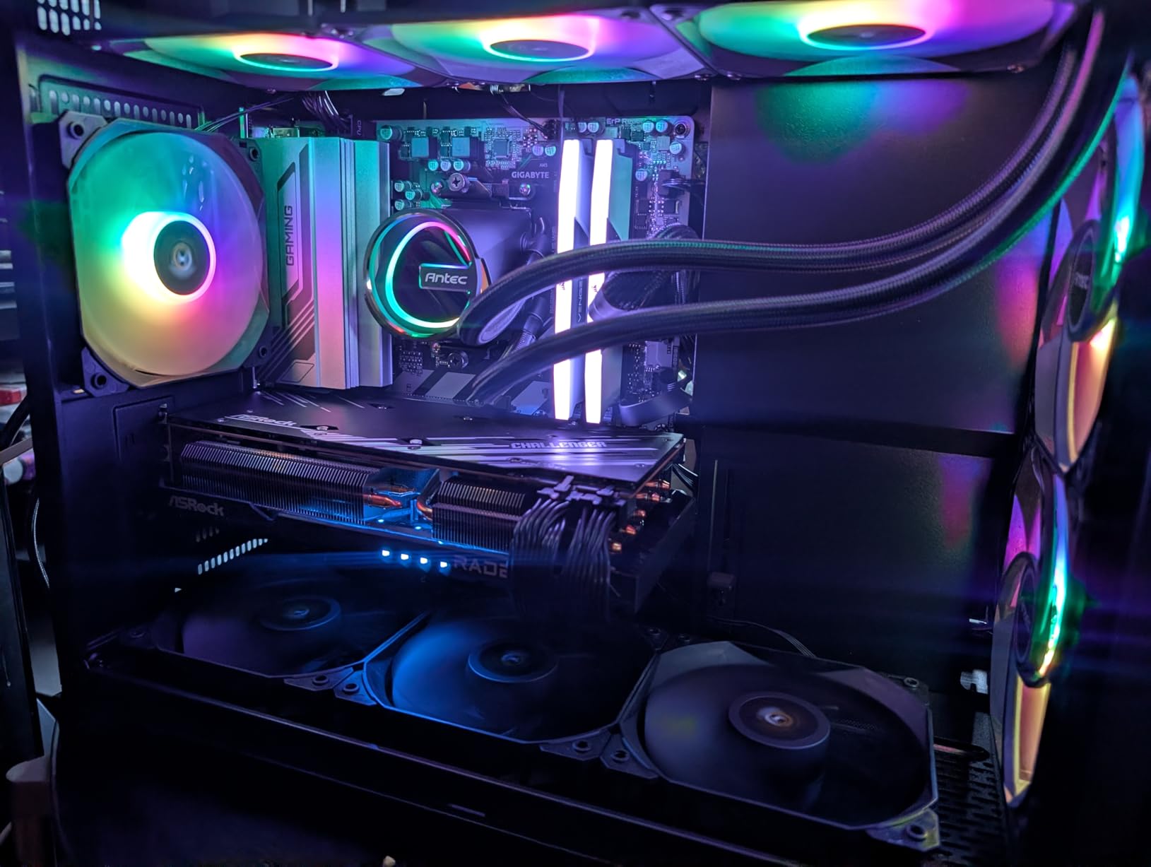 Antec Flux M, 3 x 120 PWM ARGB, 3 x 120 PWM Reverse Fans Included, Vertical Airflow Design, 360mm Top Radiator Support, Type-C 3.2 Gen 2, Full-Size Dust Filters, Compact Micro-ATX Gaming Case customer photo 1