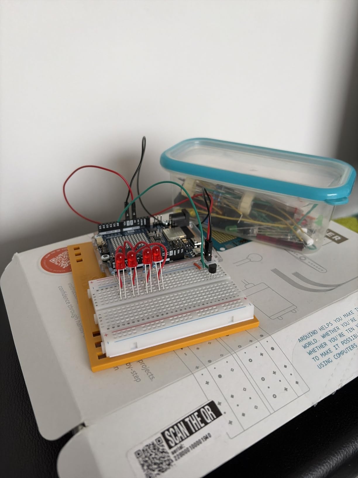Arduino Starter Kit R4 [K000007_R4] - Learn Electronics and Coding with The UNO R4 WiFi Board, 13 Guided Projects customer photo 1