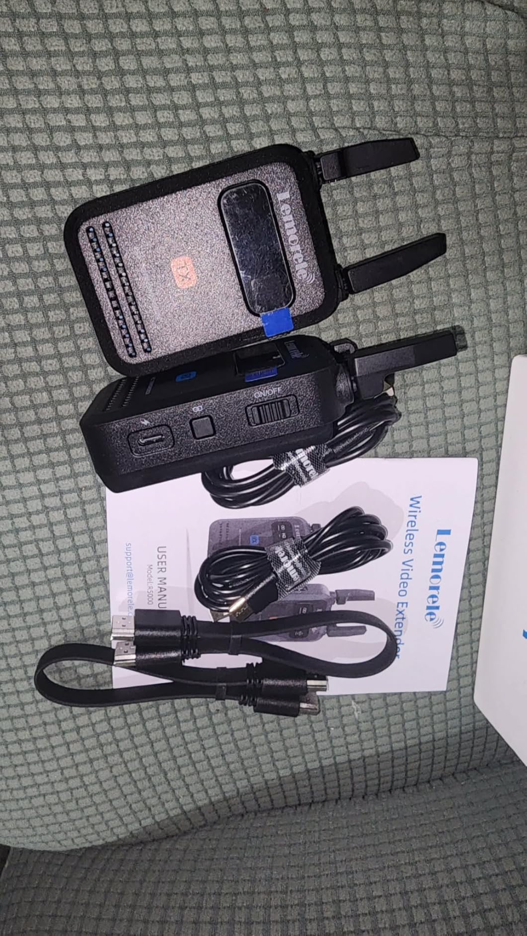 Lemorele Wireless Video Transmitter and Receiver, 1080P60Hz Low Latency,Up to 4 Receiver, HDMI in & Loop Out,USB-C Powered,Plug and Play up to 200m Range,for Streaming/Video Production/Home Theater customer photo 1