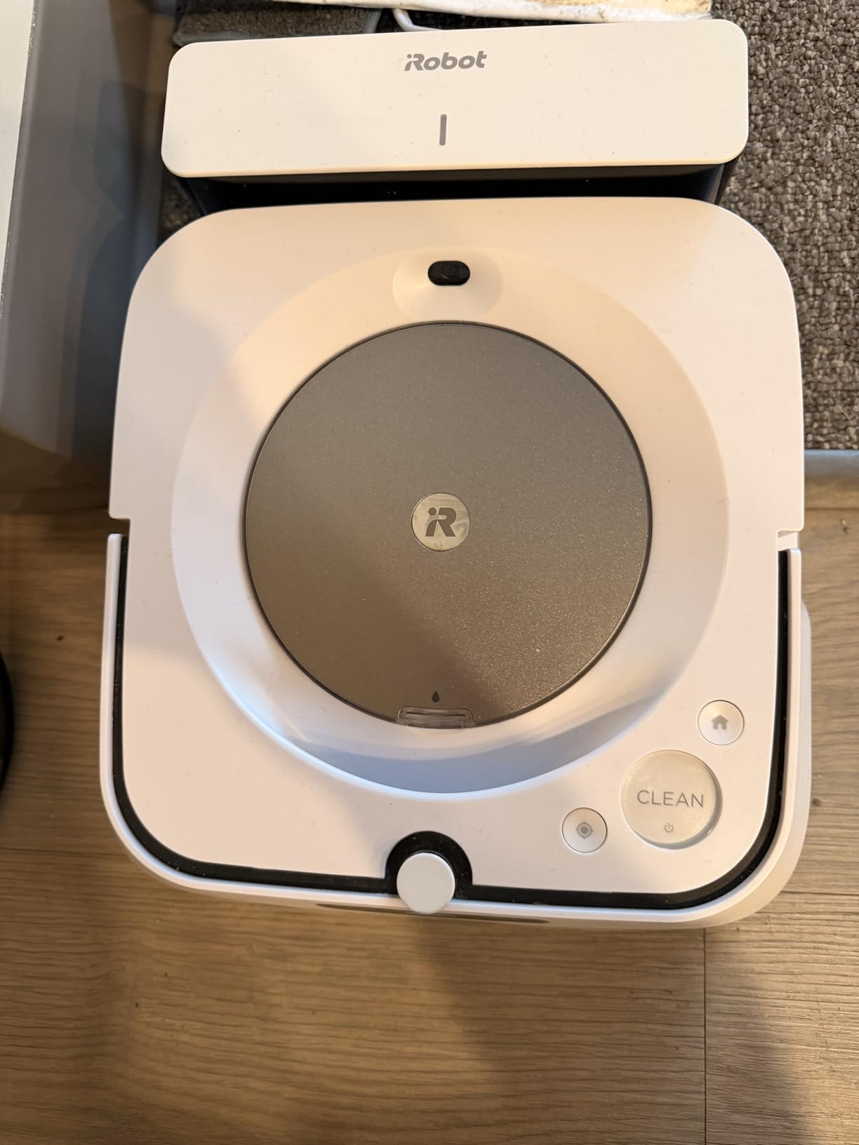 ECOVACS WINBOT MINI2 Window Cleaning Robot, Robot Window Cleaner with 5 Smart Cleaning Modes, Win-SLAM 4.0 Navigation, Automatic Glass Cleaner for Windows, Mirrors & Glass Doors customer photo 1