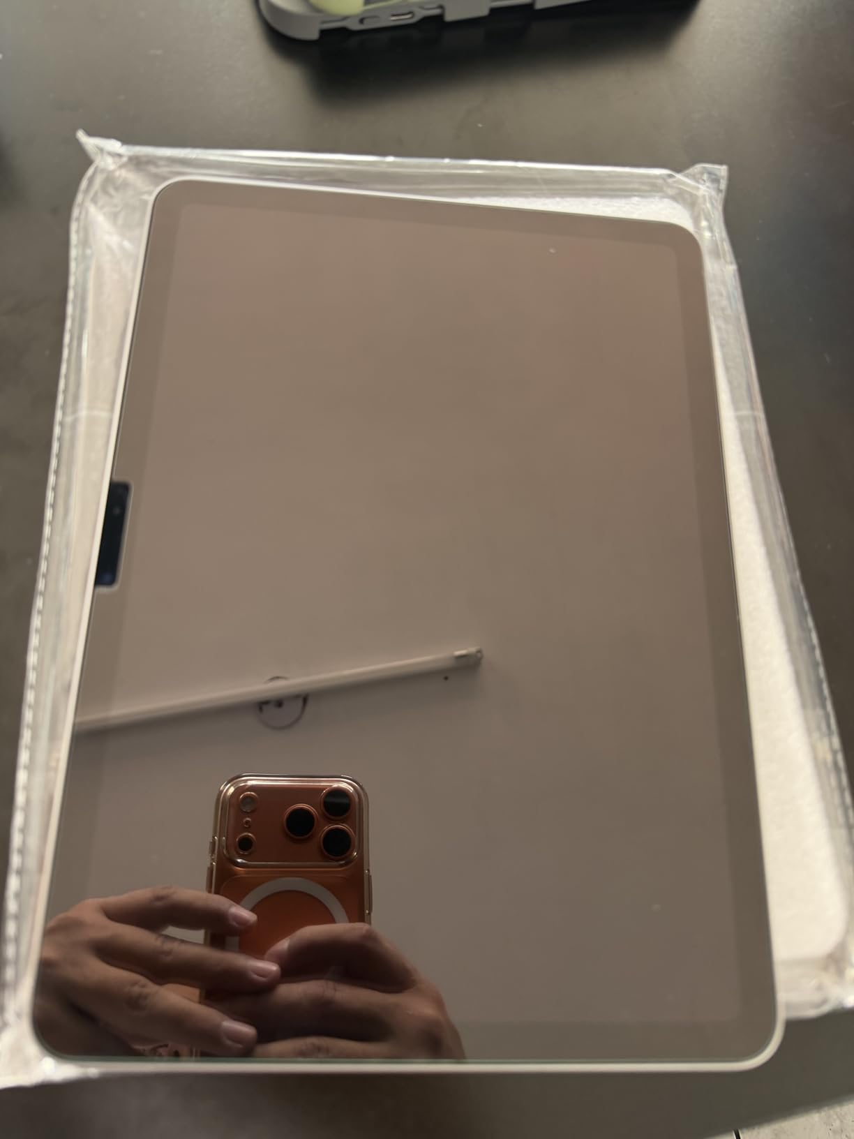 Apple iPad Air 11-inch (M4): Liquid Retina Display, 256GB, 12MP Front/Back Camera, Wi-Fi 7 with Apple N1, Touch ID, All-Day Battery Life - Space Gray customer photo 1
