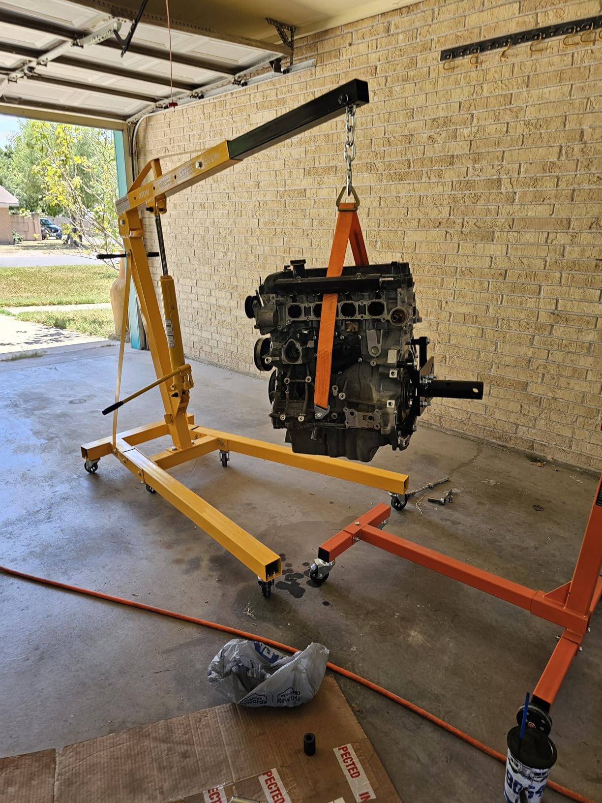 2 Ton Folding Hydraulic Engine Hoist with Lever, Folding Engine Shop Crane Hoist Lift, Heavy Cherry Picker with 6 Wheels for Garage, Workshop,Gold customer photo 1