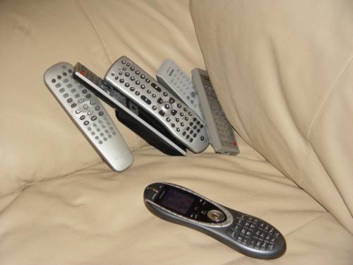 Logitech Harmony 880 Advanced Universal Remote Control customer photo 2