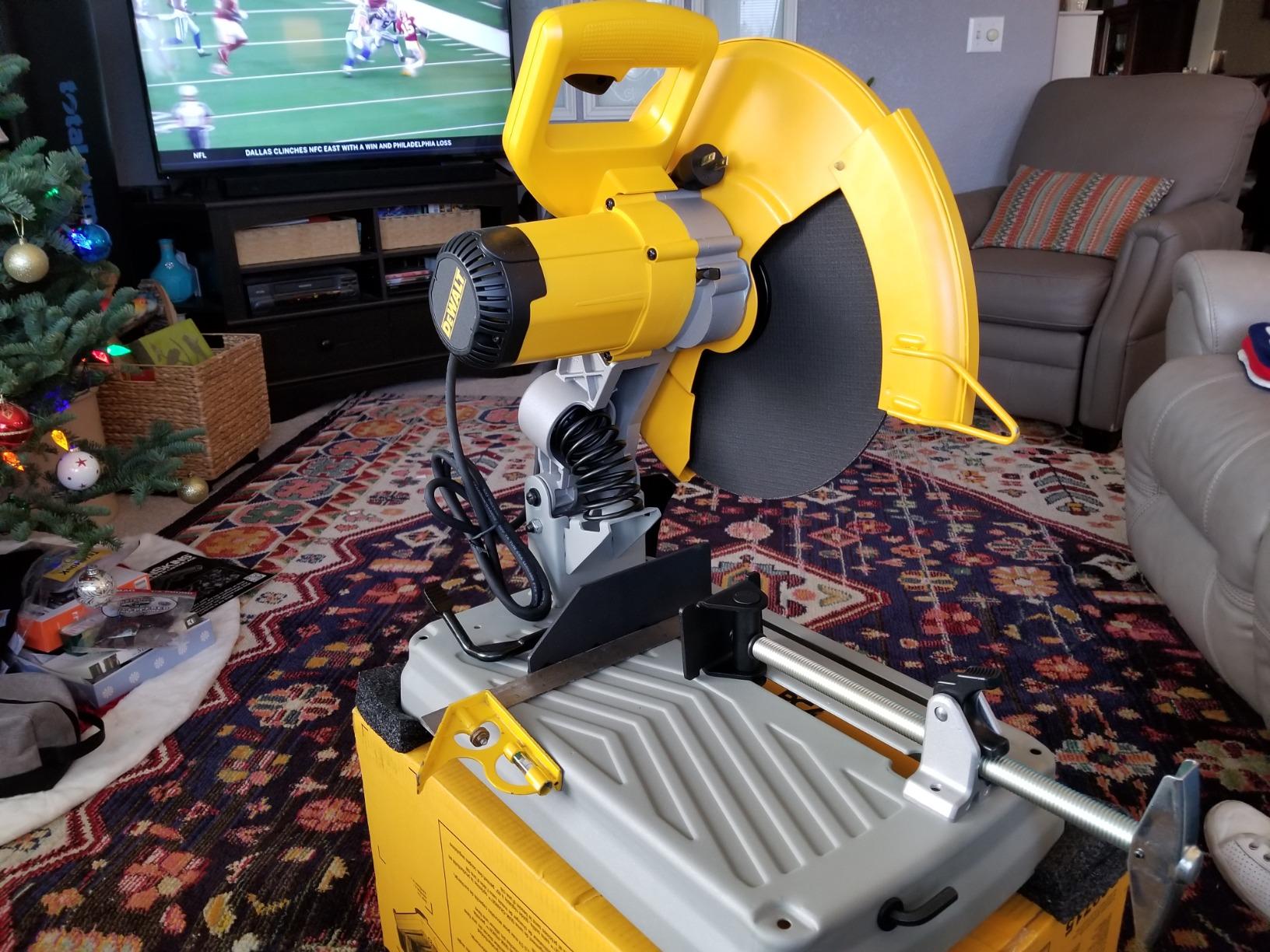 DEWALT Chop Saw, Quick-Change, 14-Inch (D28715) customer photo 1