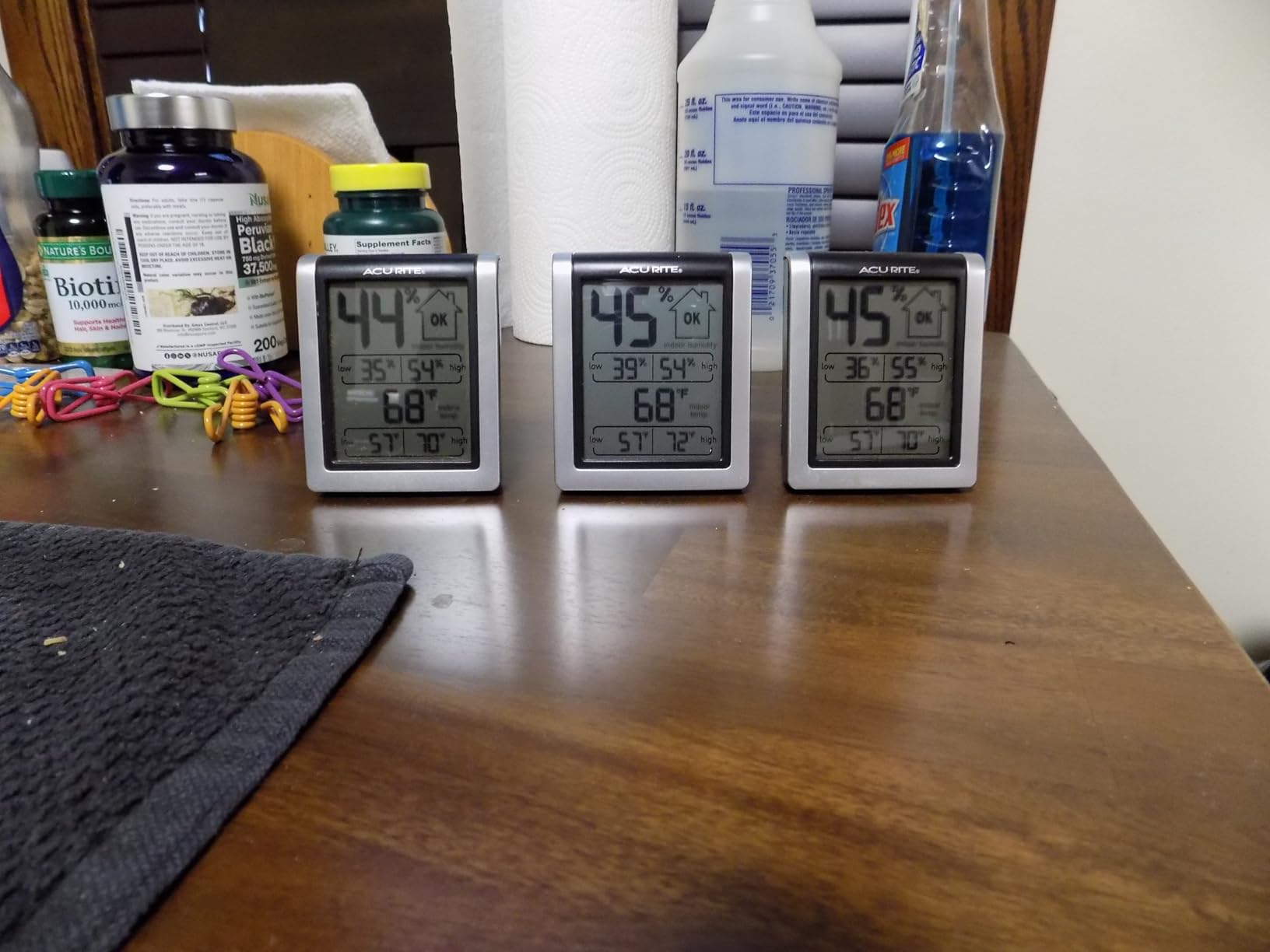 AcuRite Wireless Digital Indoor Thermometer and Hygrometer Monitor for Indoor Temperature and Humidity Measurements (00613) customer photo 1