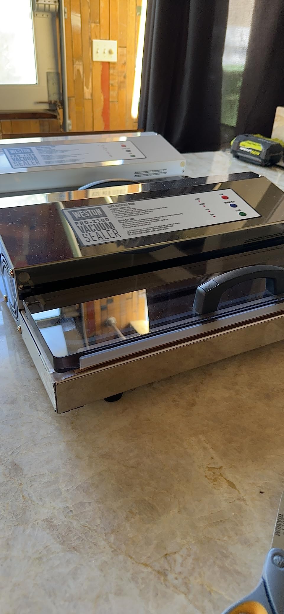 Weston Brands Vacuum Sealer Machine for Food Preservation & Sous Vide, Extra-Wide 5mm Bar for Sealing Bags up to 15