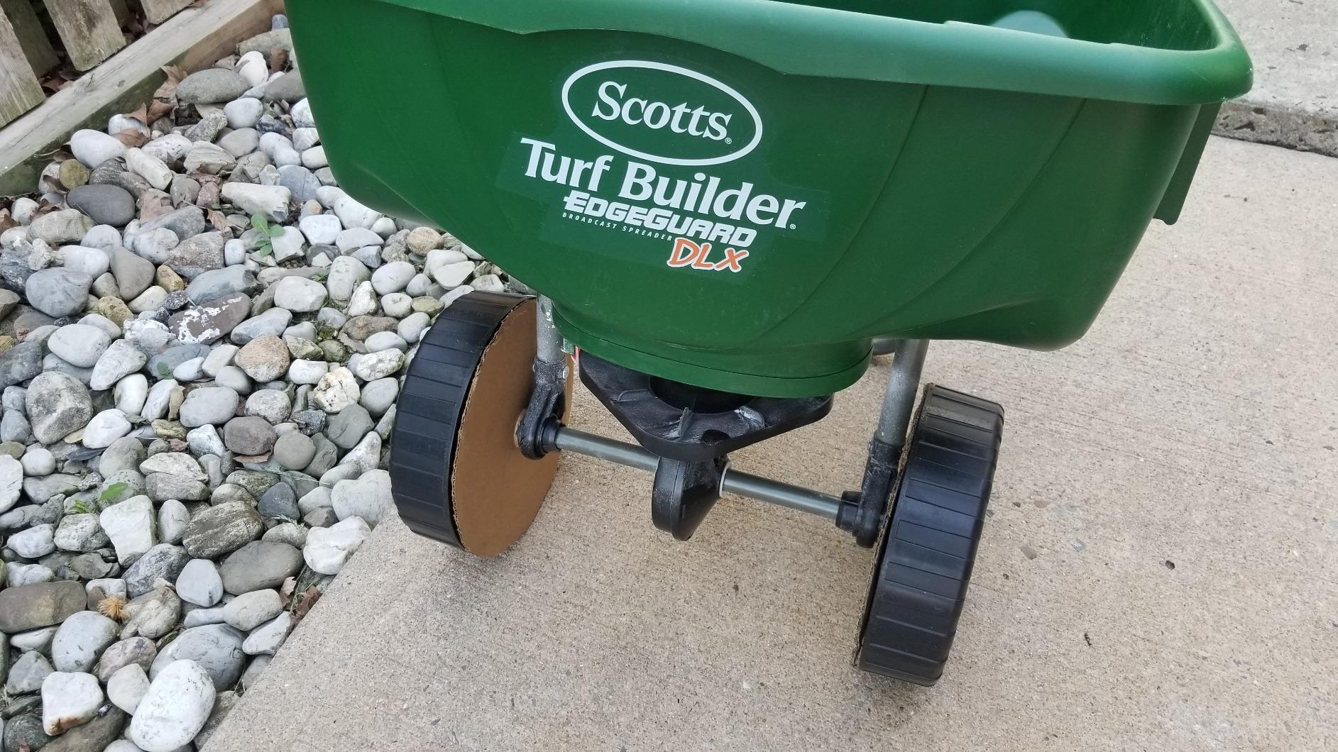 Scotts Turf Builder EdgeGuard DLX Broadcast Spreader - for Lawn Fertilizer, Weed & Insect Control, Grass Seed customer photo 2