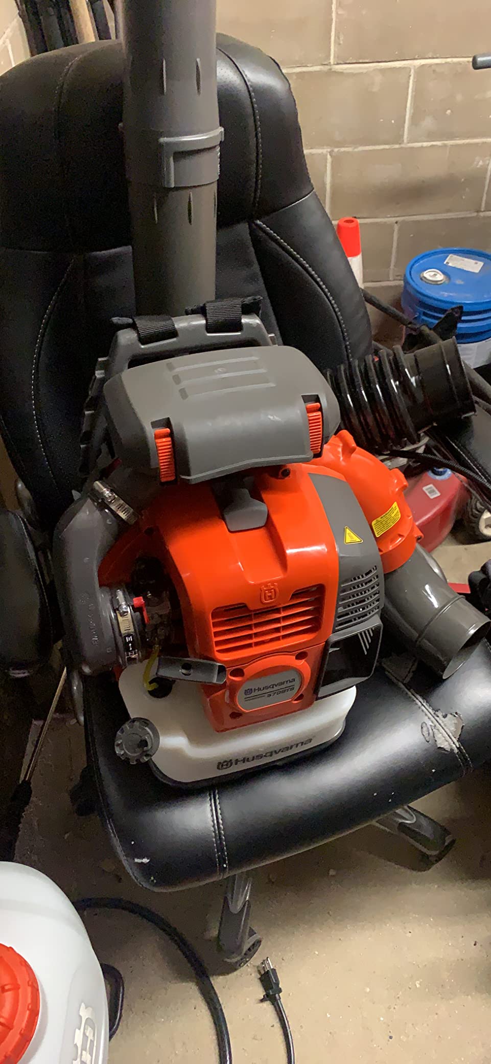 Husqvarna 570BTS Backpack Gas Leaf Blower, 66-cc 4-HP 2-Cycle, 972 CFM, 236 MPH customer photo 1