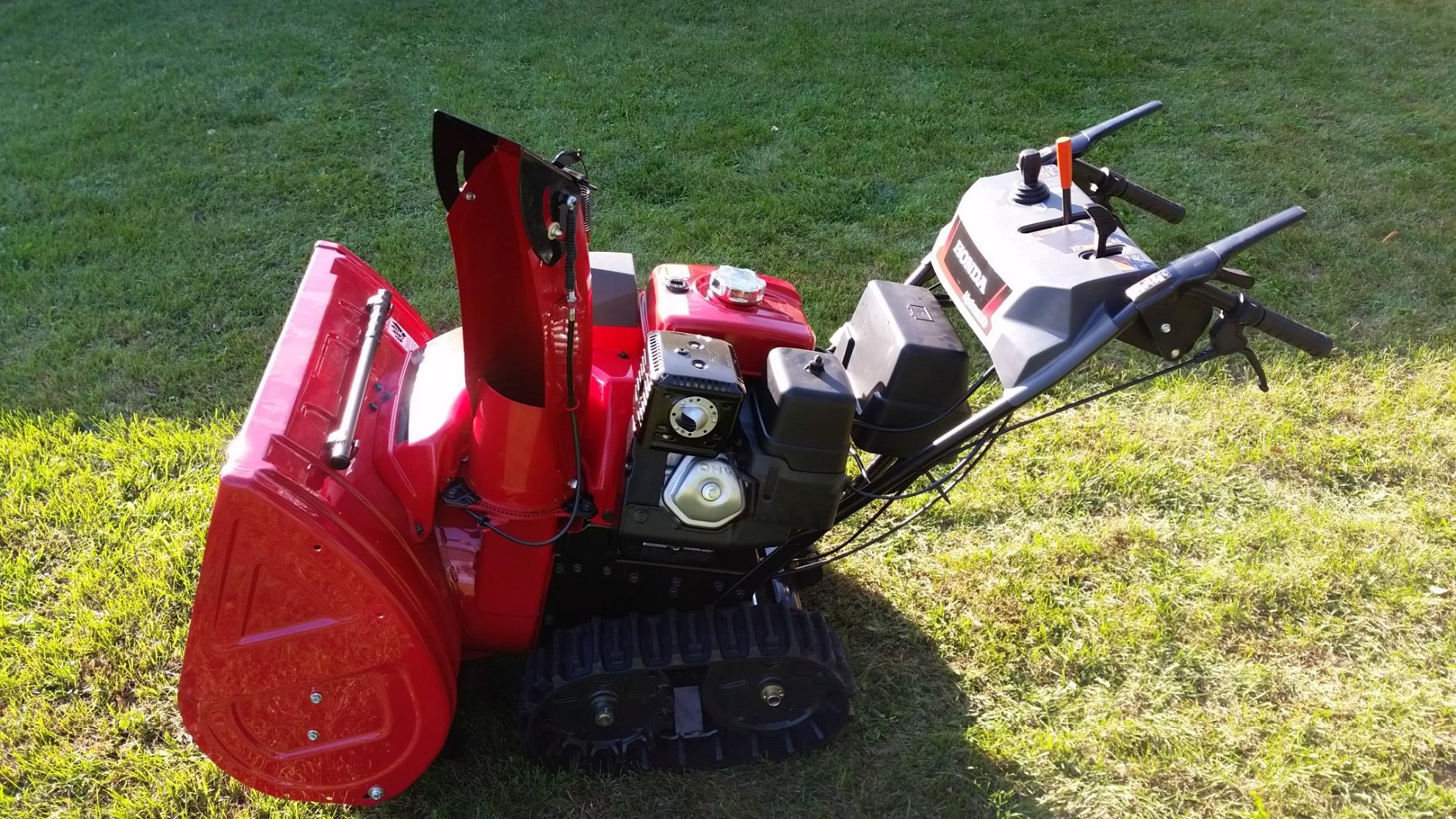 Honda HSS928 28-Inch Two Stage Snow Blower with Electric Start and Track Drive (HSS928AATD) customer photo 2