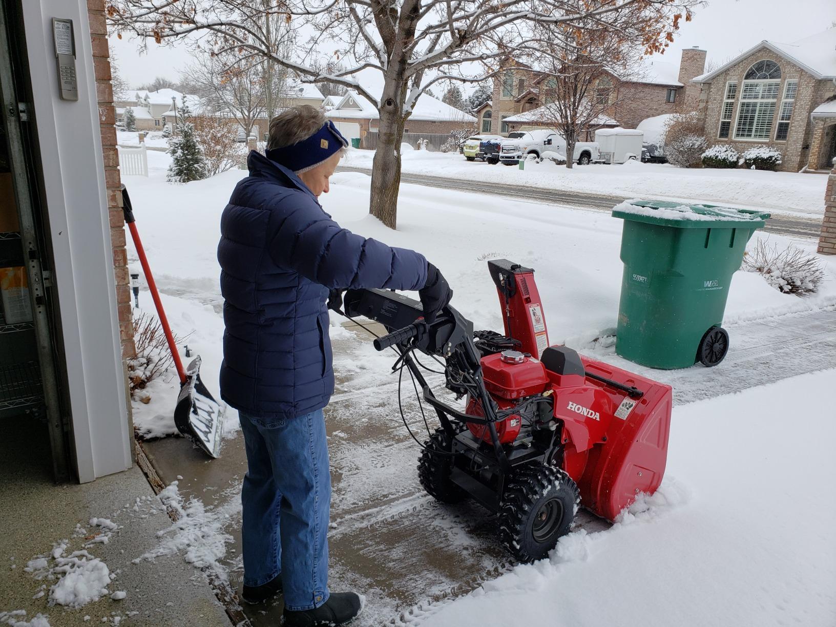 Honda HSS724 23.8-Inch Two Stage Snow Blower with Electric Start, Pneumatic Sure-Grip Tires, Self-Propelled (HSS724AAWD) customer photo 1